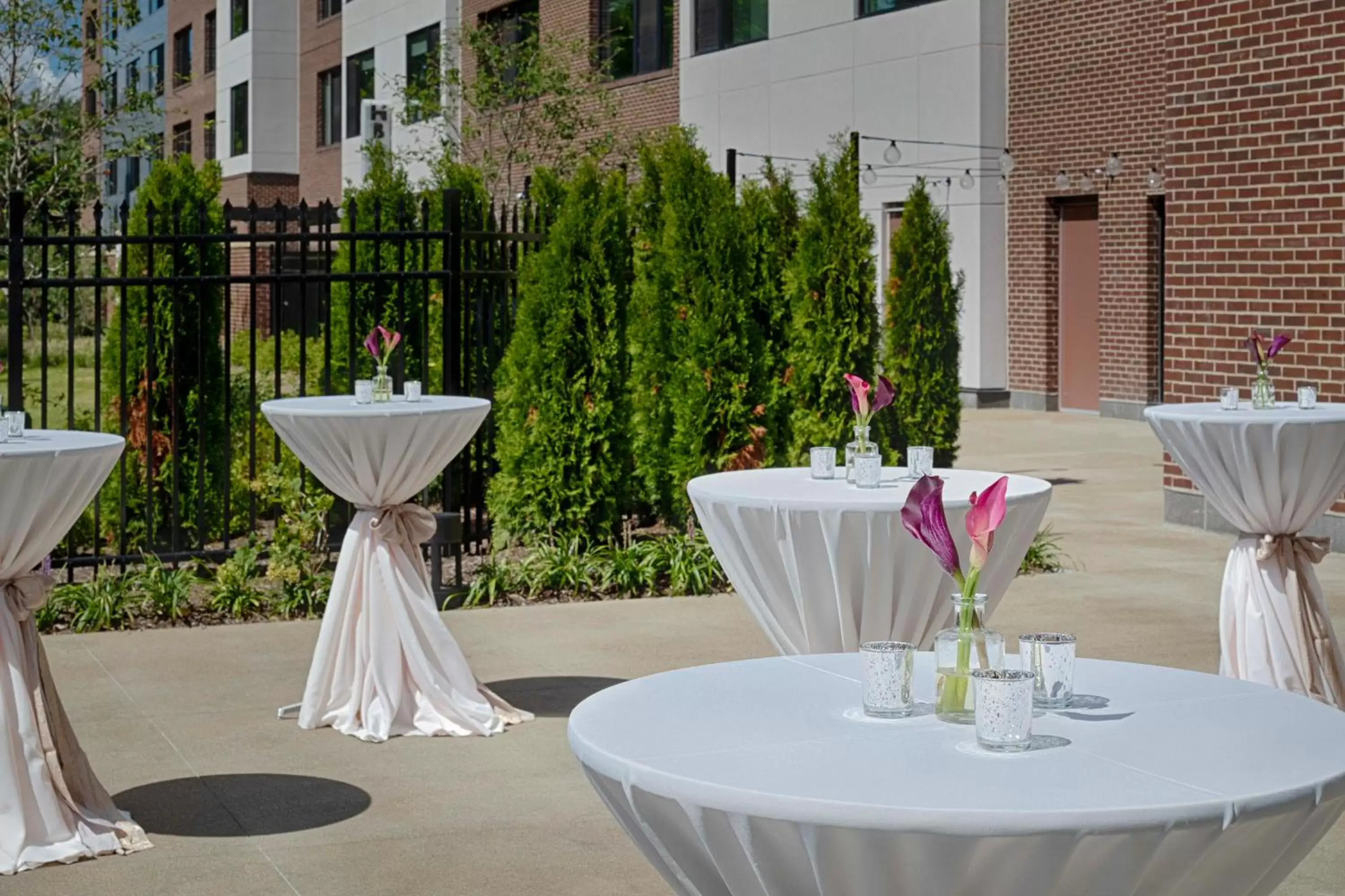 Patio, Banquet Facilities in Hyatt House Columbus OSU Short North