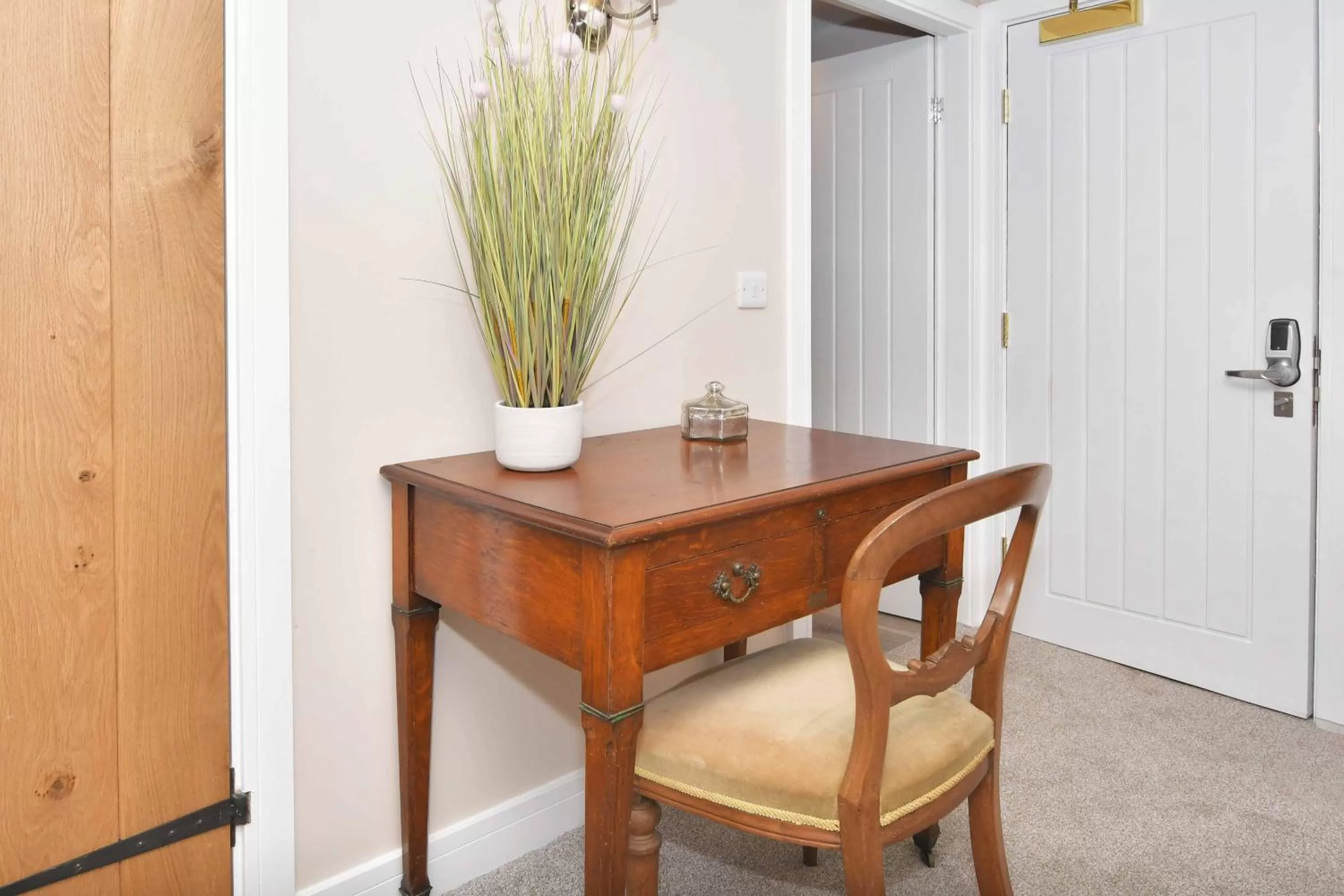 hair dresser in The Royal Oak