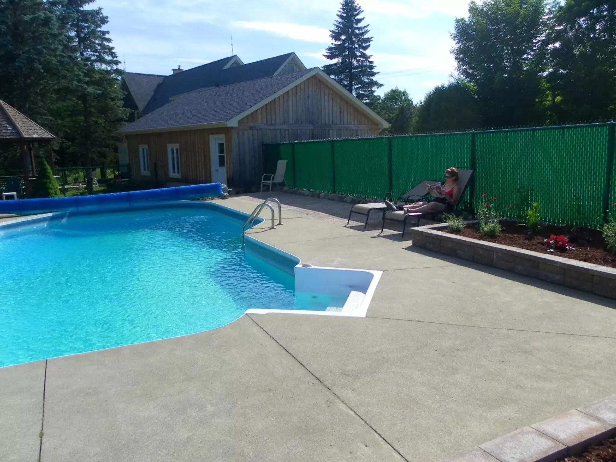 Swimming Pool in Auberge de la Tour et Spa