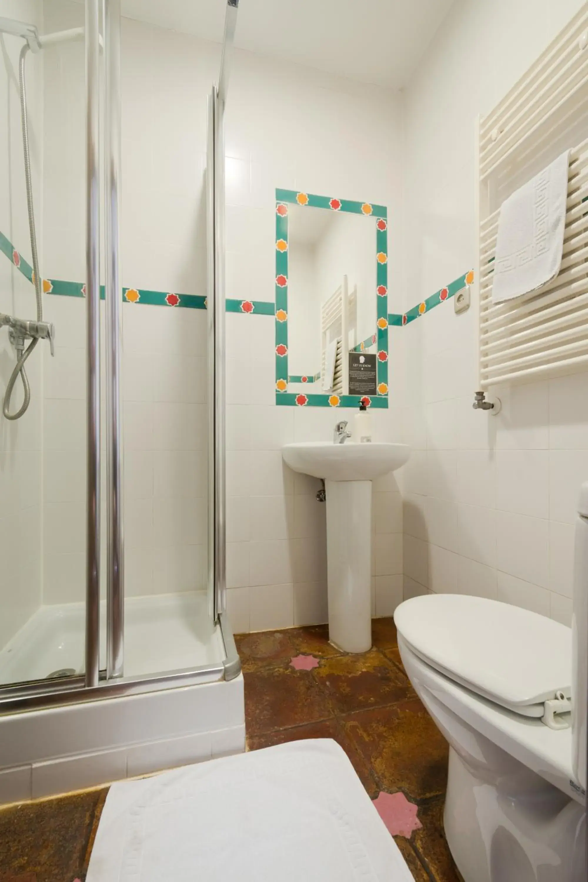 Bathroom in Oasis Backpackers' Hostel Granada