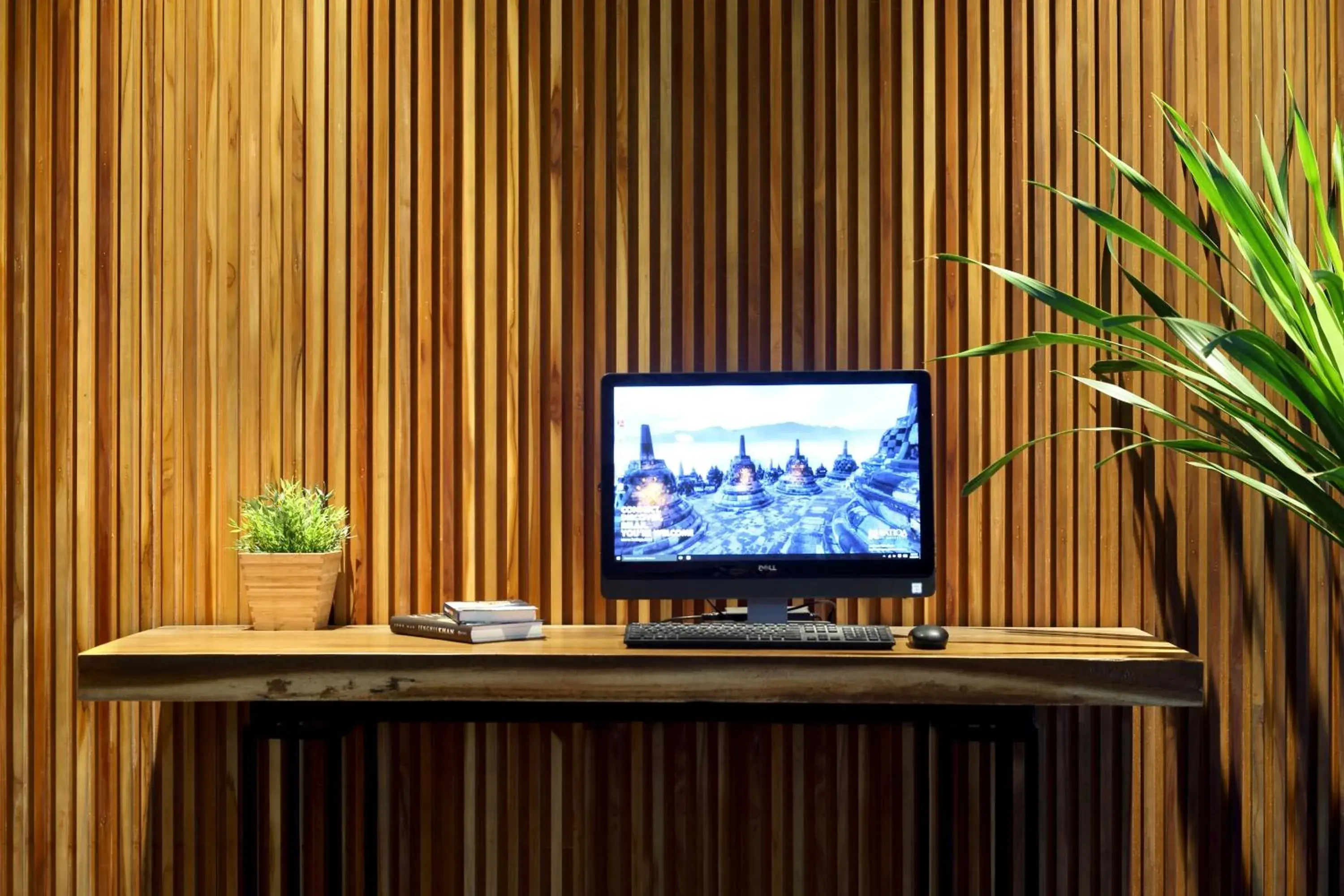 Lobby or reception, TV/Entertainment Center in Batiqa Hotel Lampung