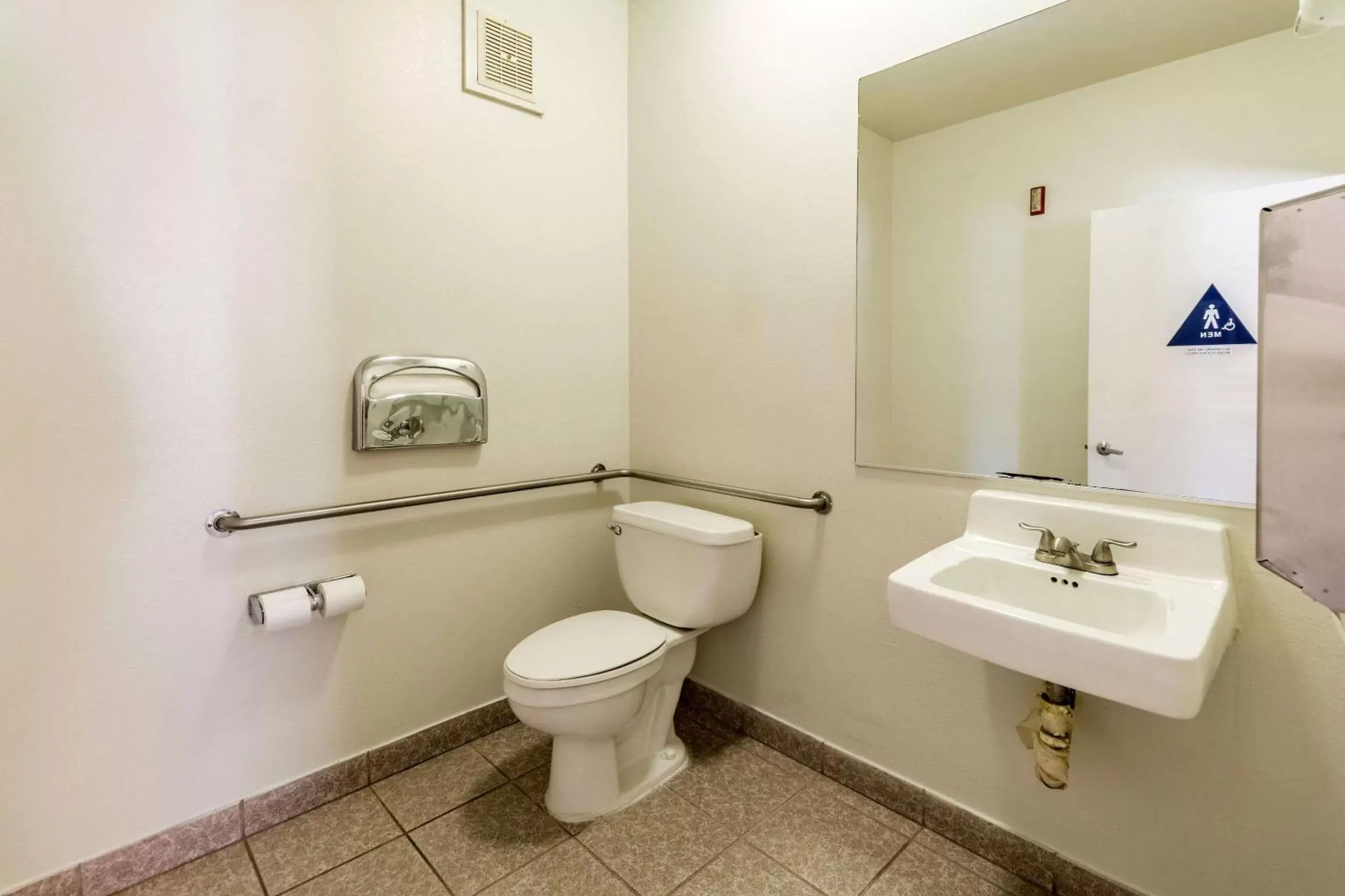 Photo of the whole room, Bathroom in Quality Inn Fresno Near University