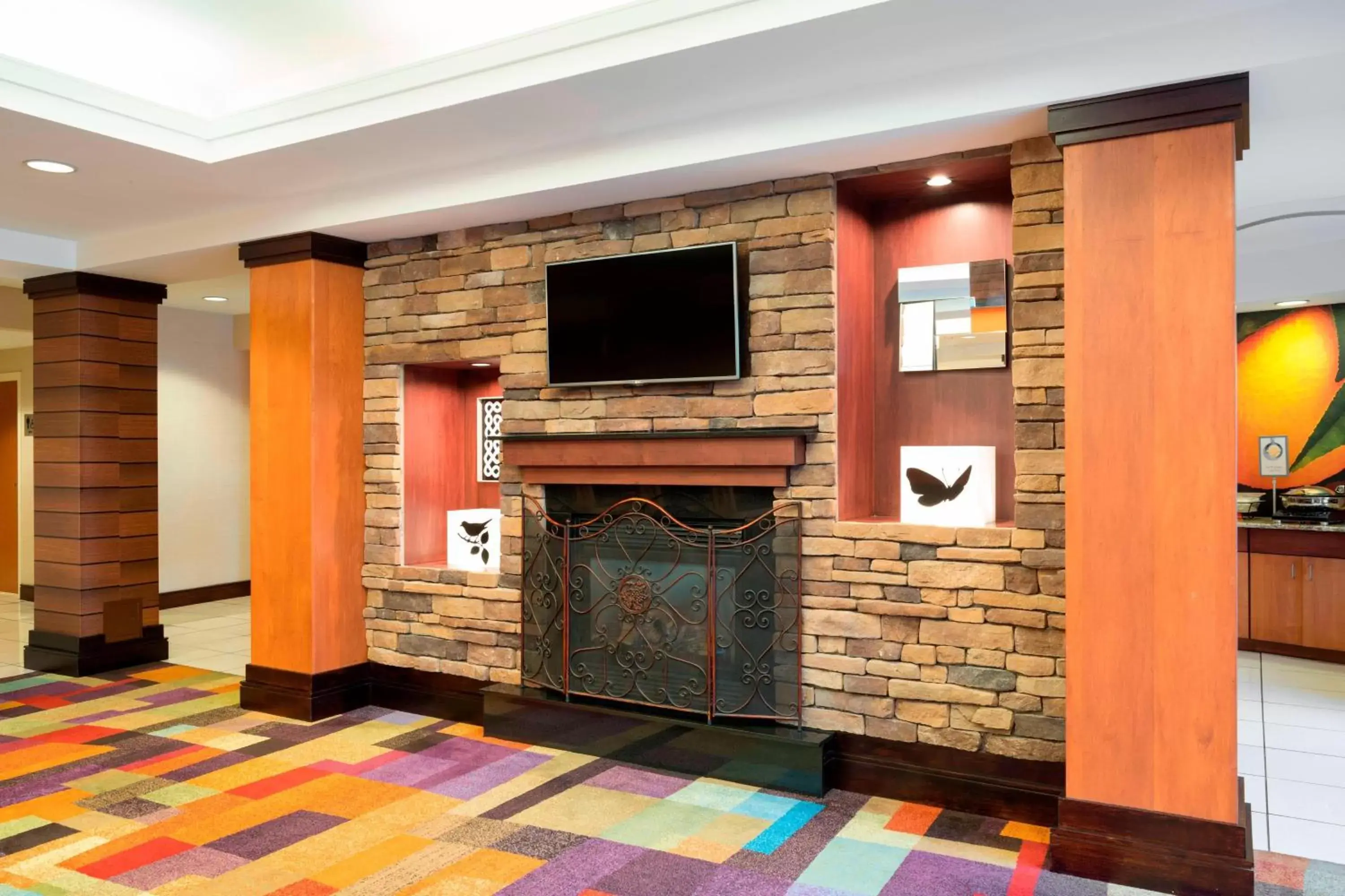 Lobby or reception, TV/Entertainment Center in Fairfield Inn & Suites by Marriott State College