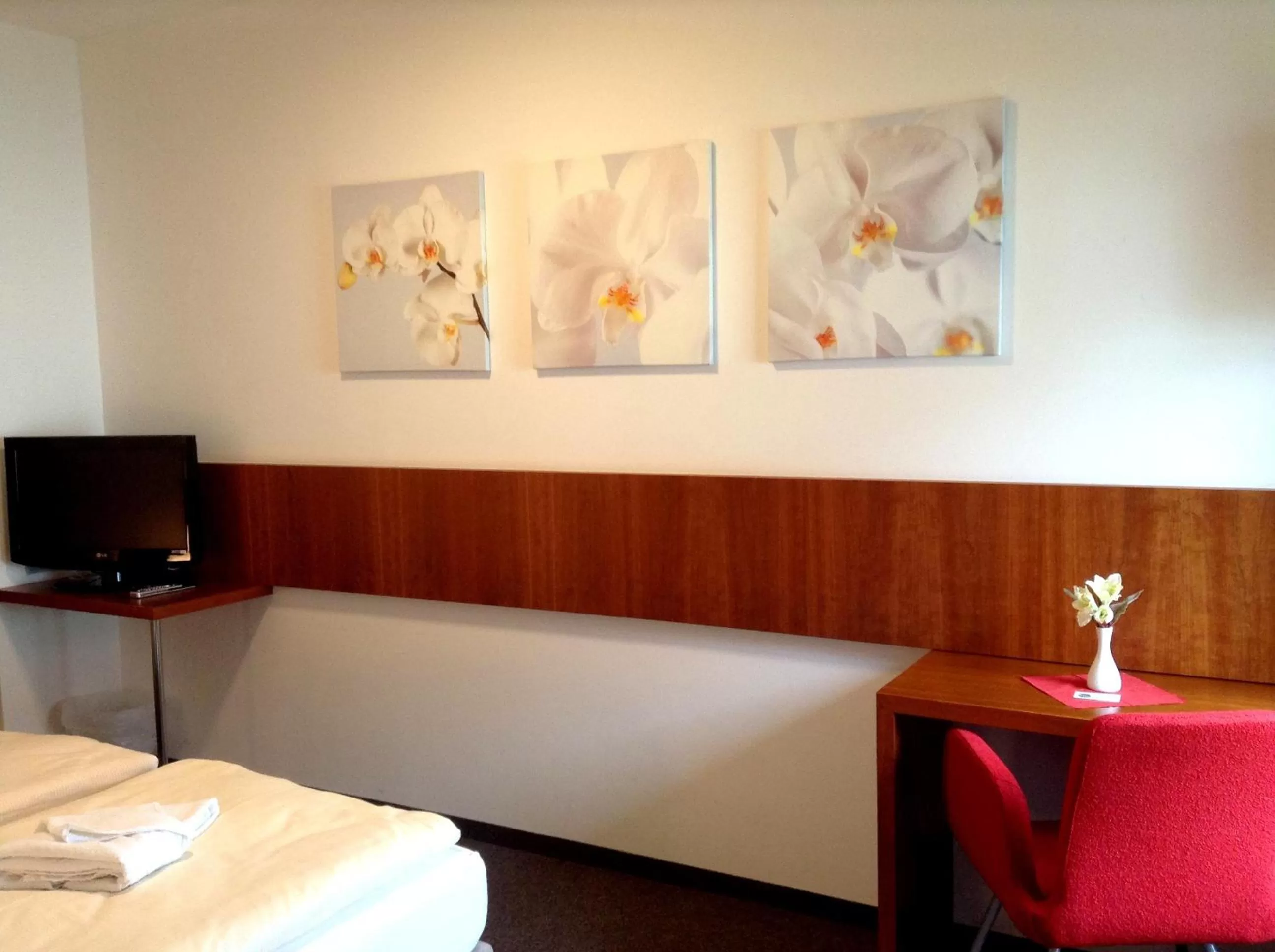 Seating area, Bed in Thalinger Hof