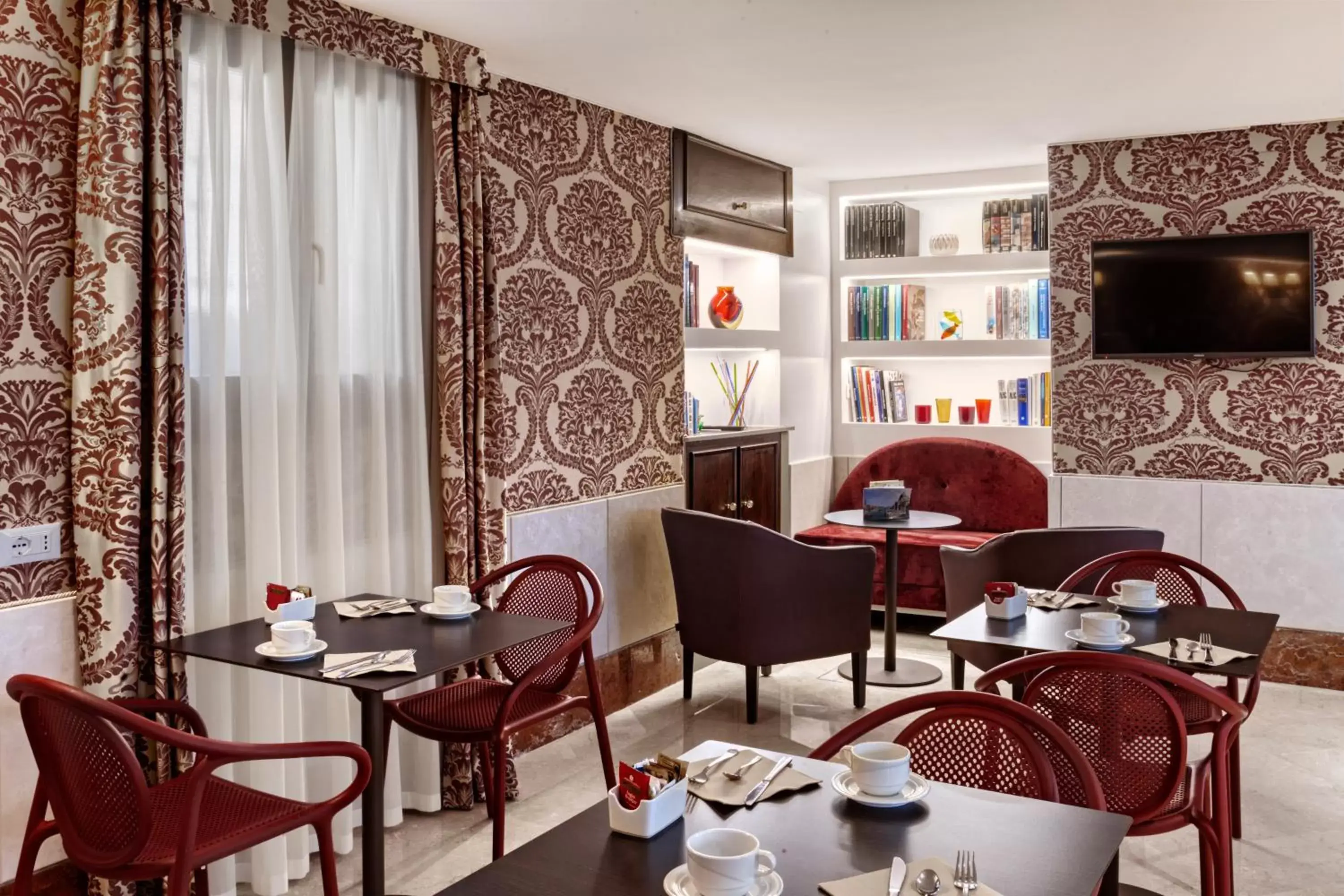 Lounge or bar, Restaurant/Places to Eat in Hotel Nuovo Teson