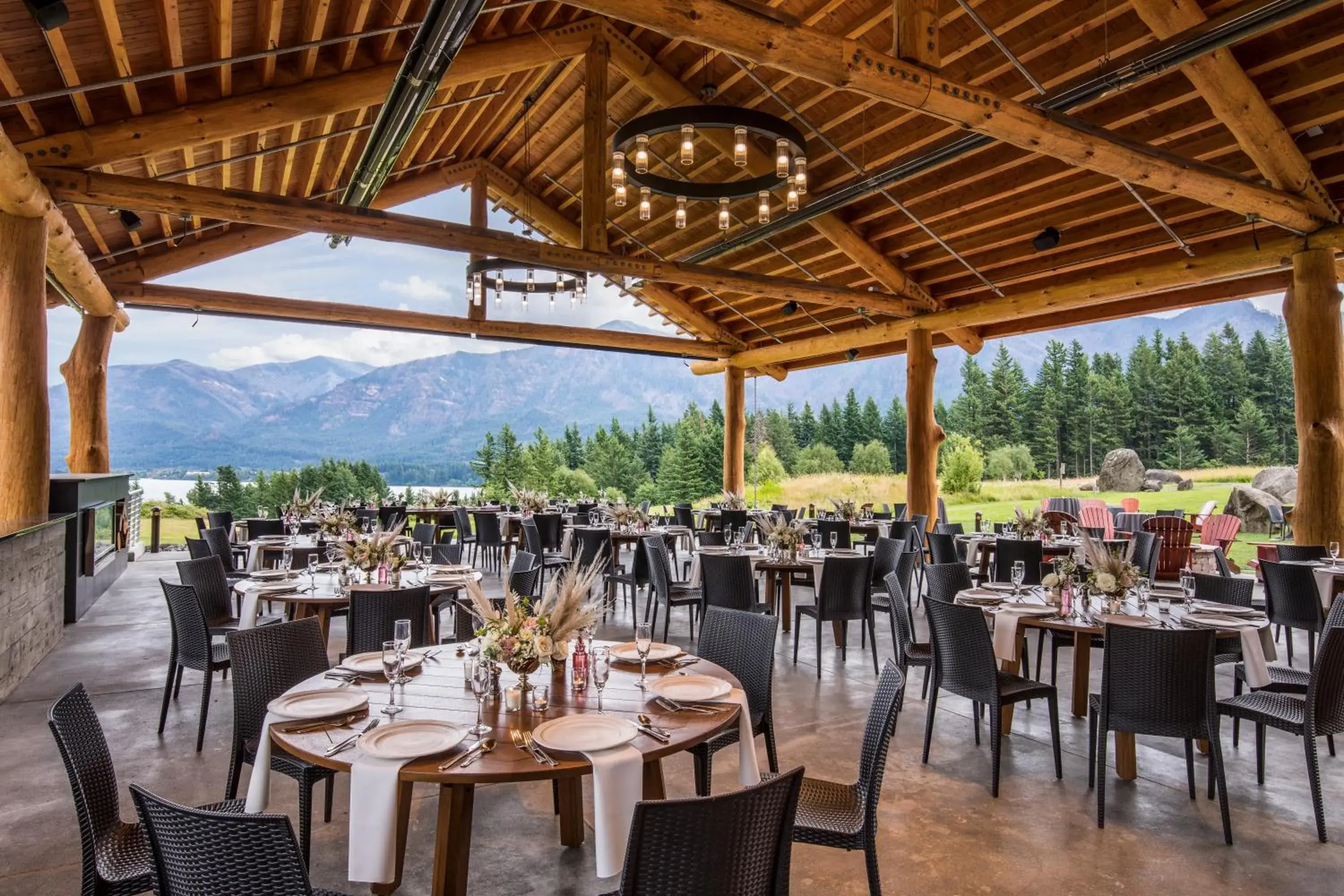 Restaurant/Places to Eat in Skamania Lodge