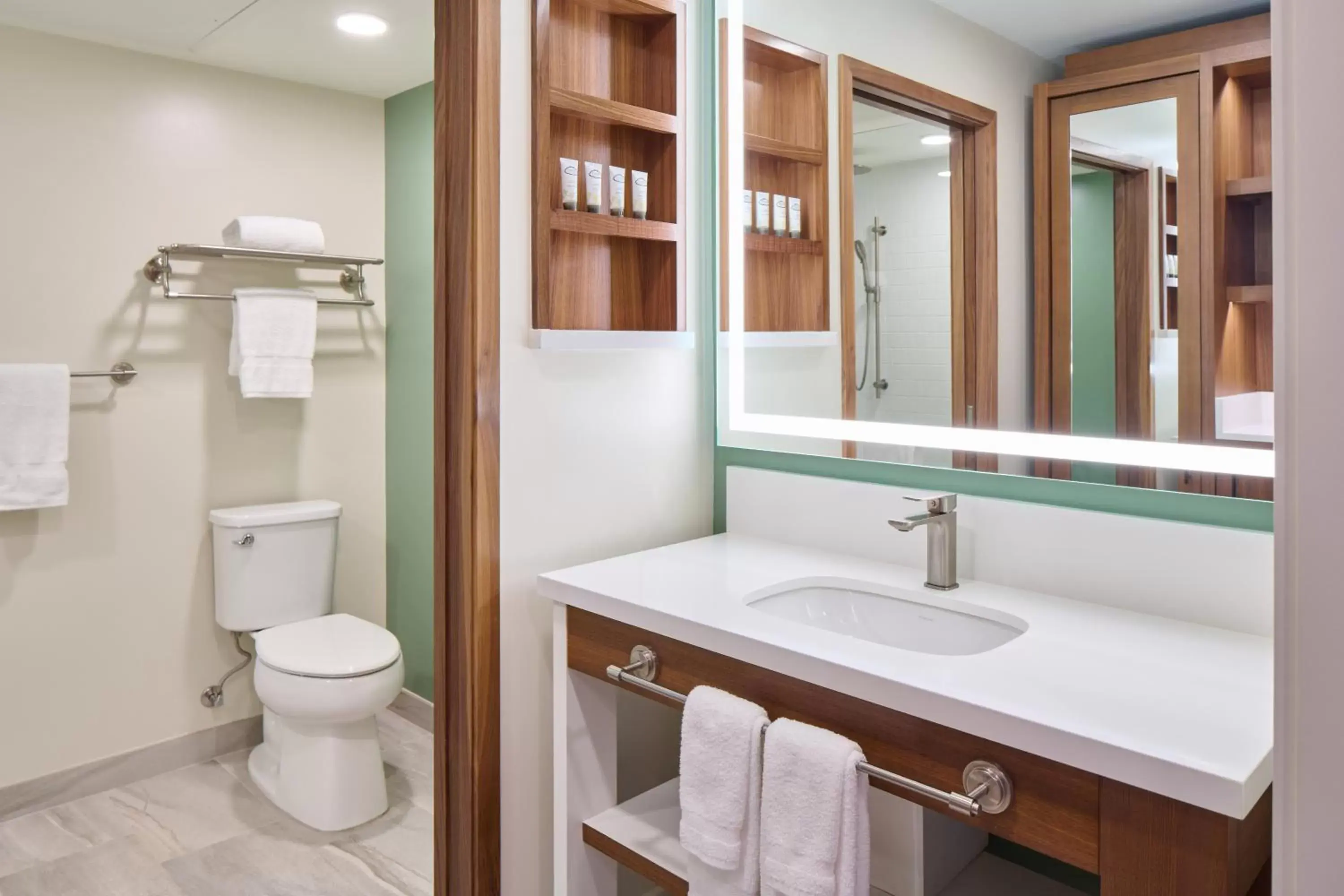 Bathroom in OUTRIGGER Kāʻanapali Beach Resort