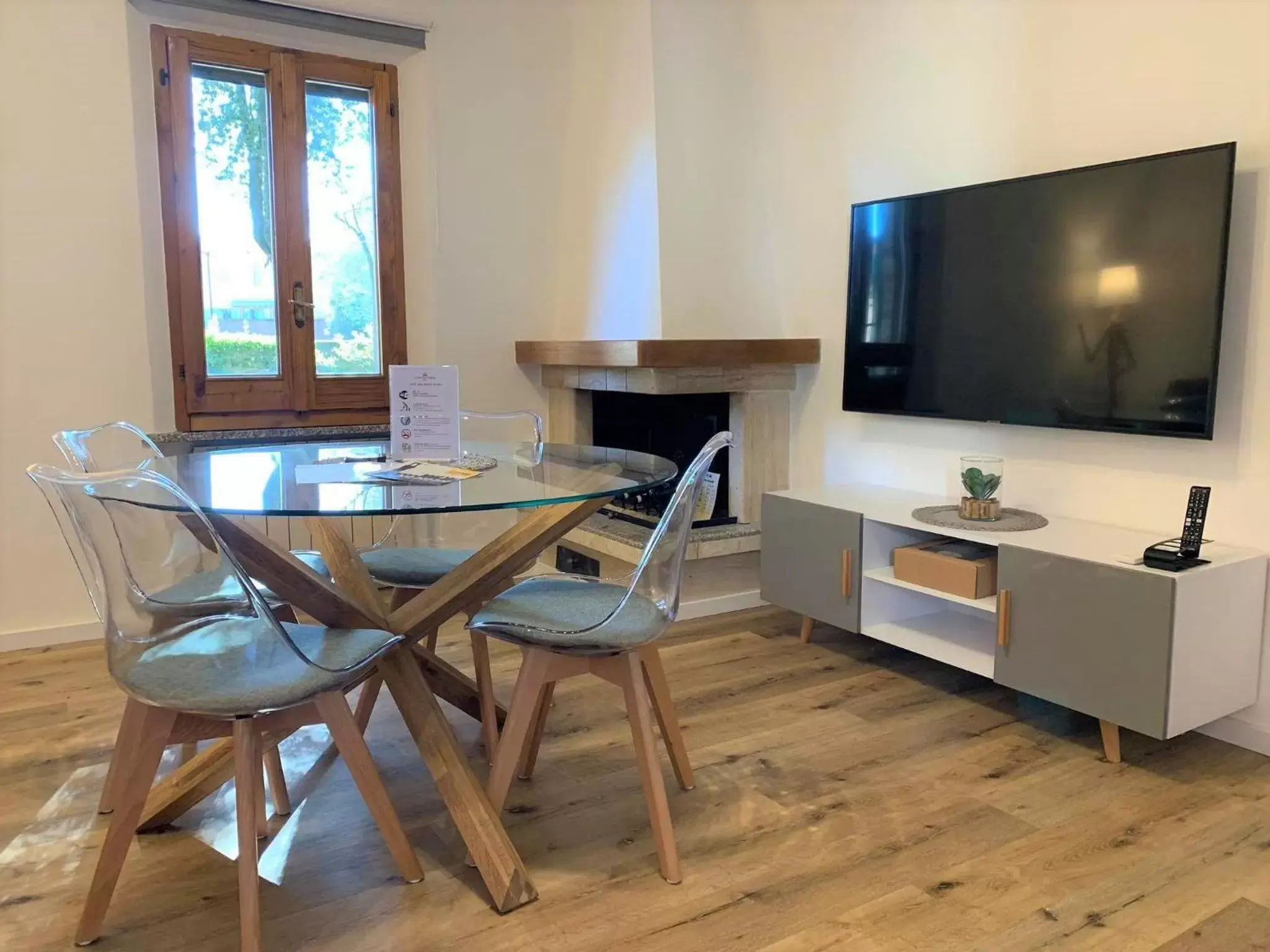 TV and multimedia, TV/Entertainment Center in La Coroncina Lodging