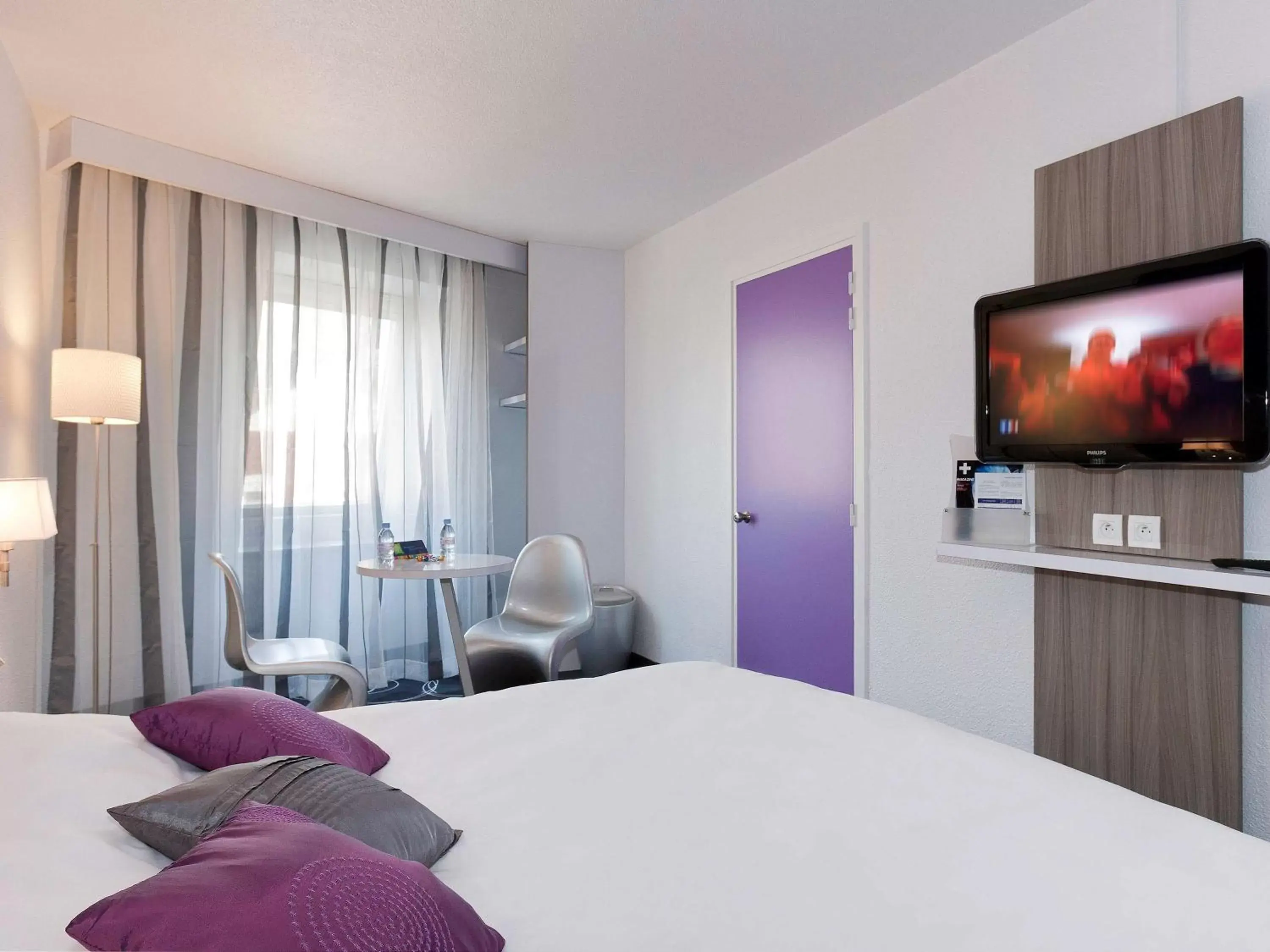 Photo of the whole room, Bed in ibis Styles Grenoble Centre Gare
