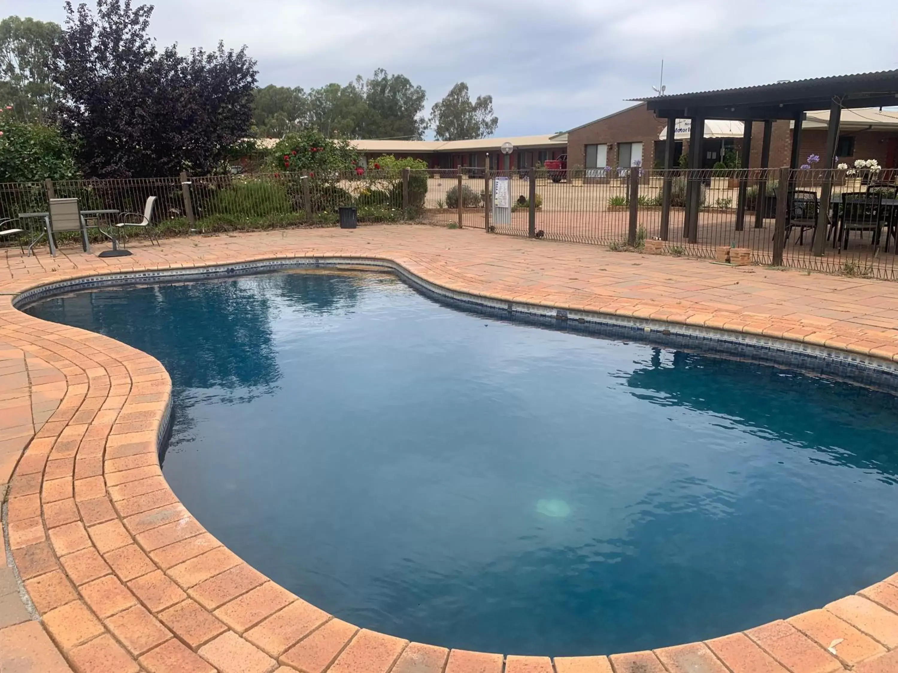 Swimming Pool in Newell Motor Inn Narrandera