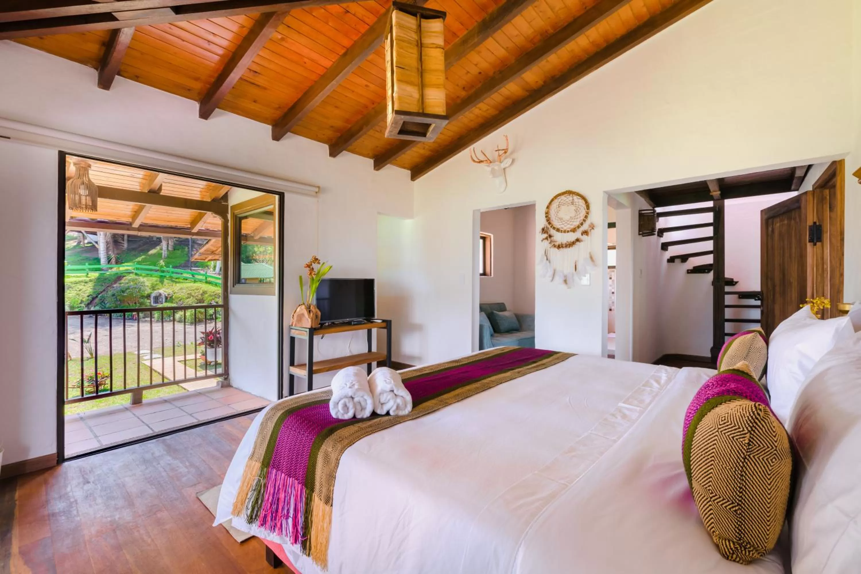 TV and multimedia, Bed in Hotel Kawa Mountain Retreat