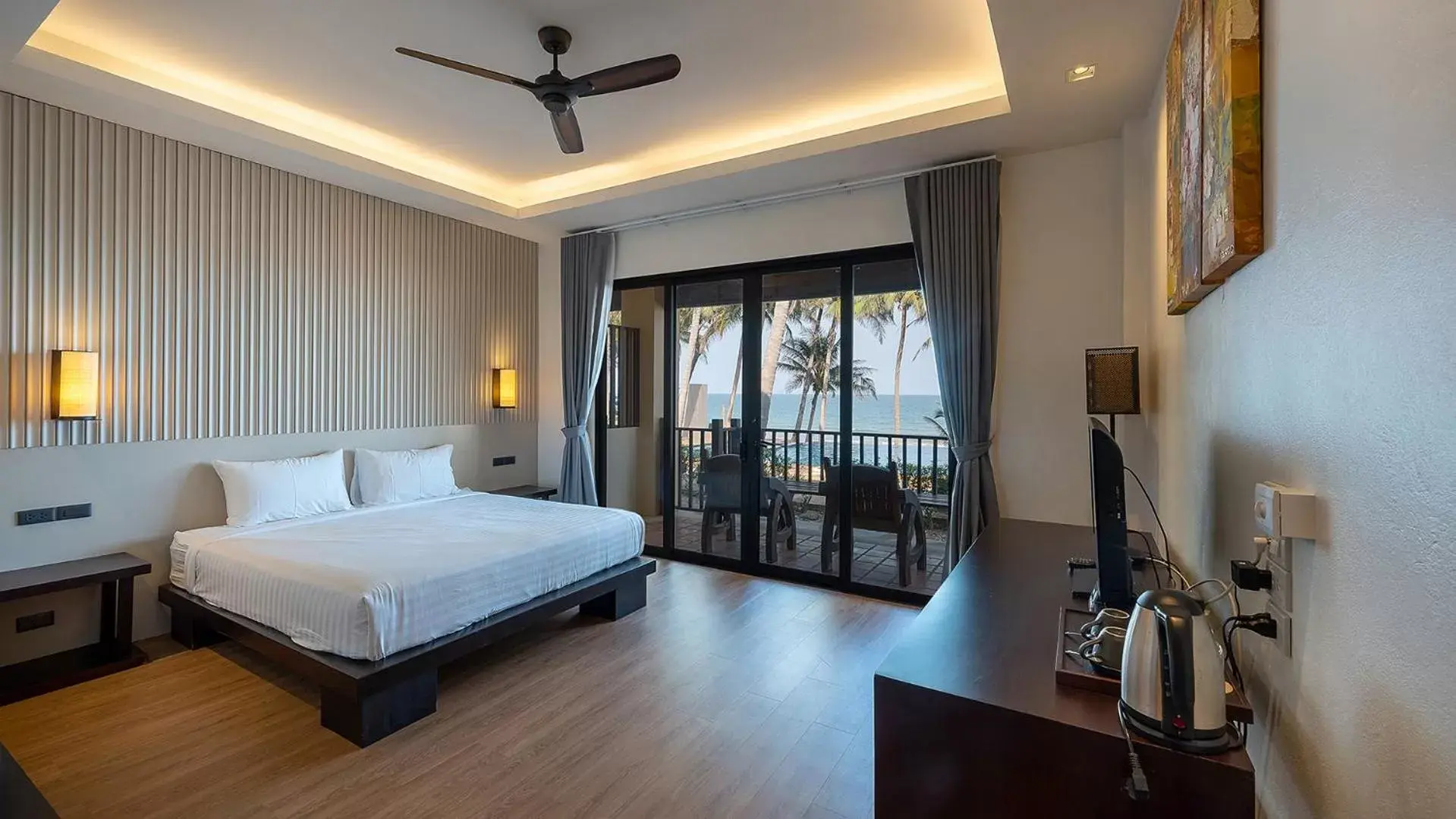 Bed in Ban Saithong Beach Resort