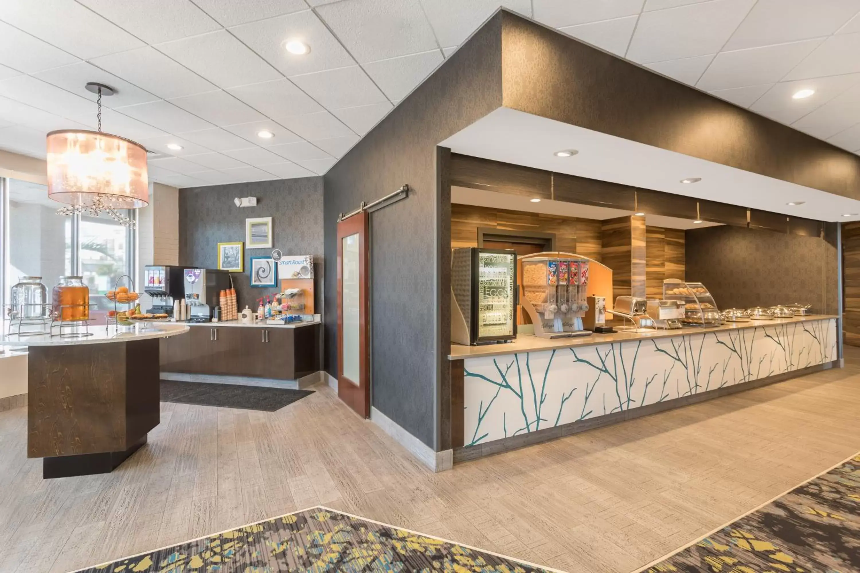 Breakfast, Lobby/Reception in Wyndham Garden Summerville