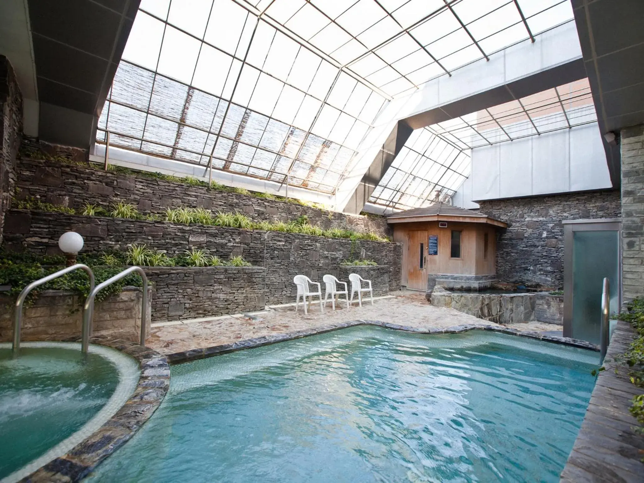 Hot Spring Bath, Swimming Pool in Nongshim Hotel