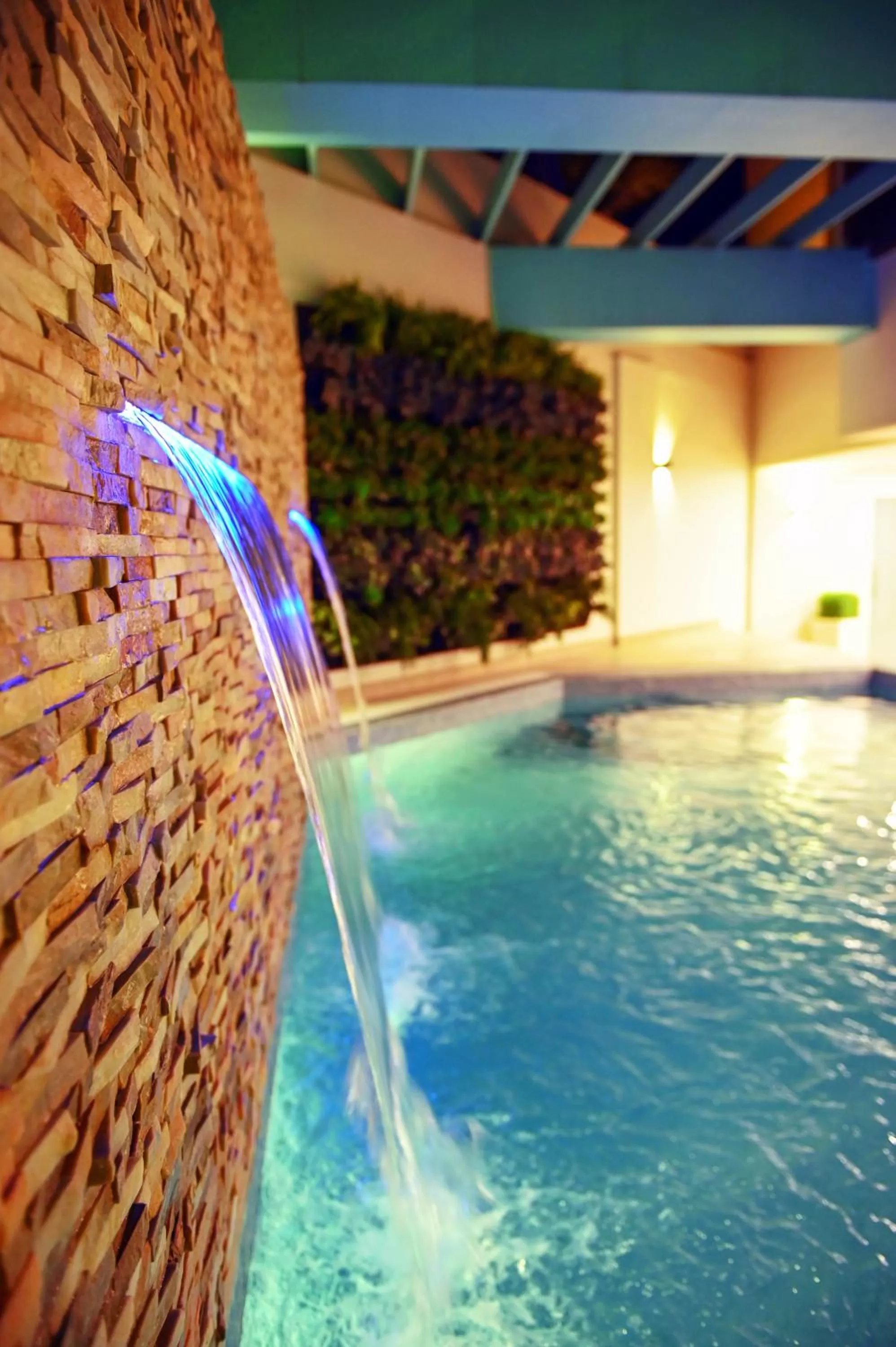 Swimming pool in Meshal Hotel