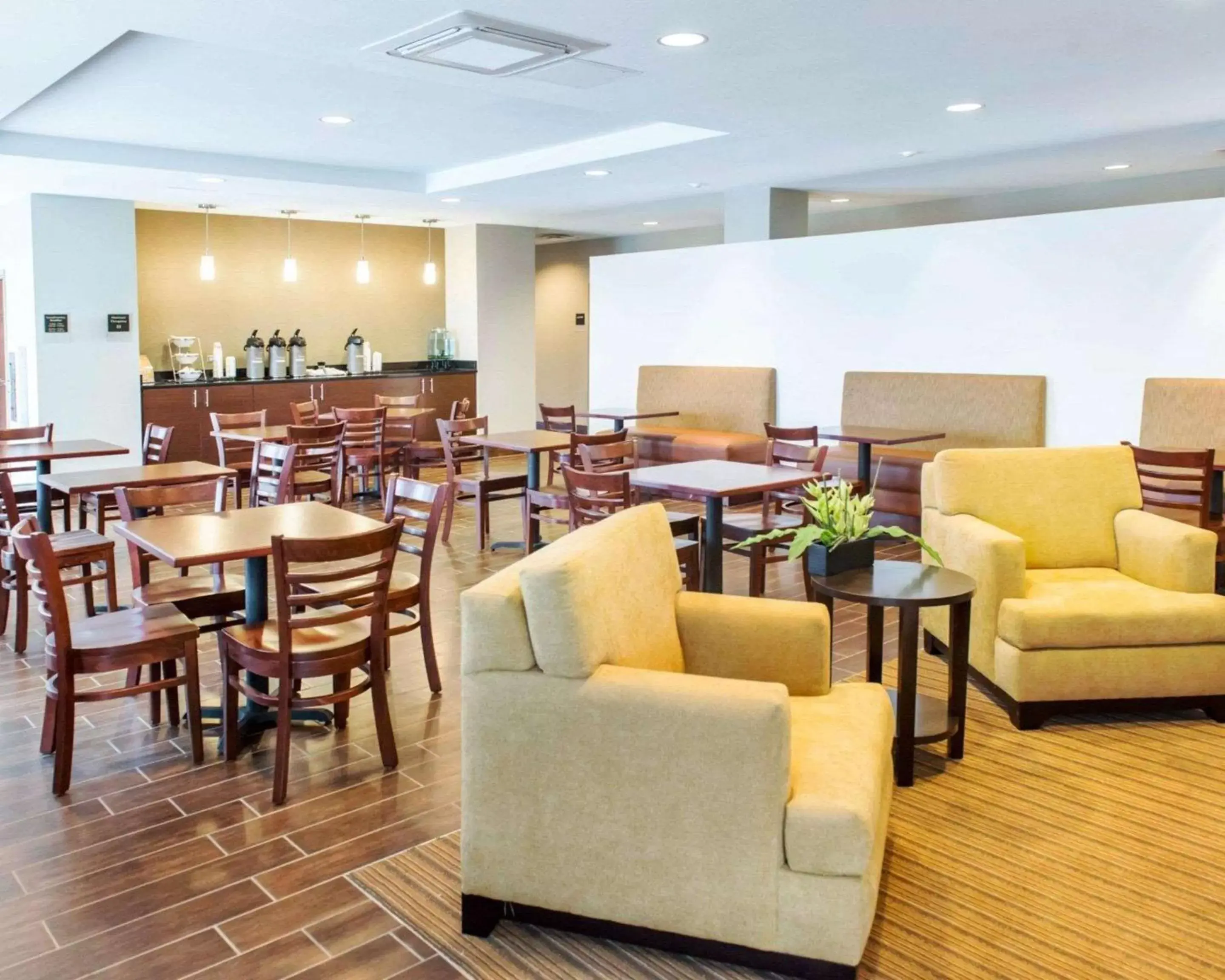 Restaurant/Places to Eat in Sleep Inn & Suites Defuniak Springs