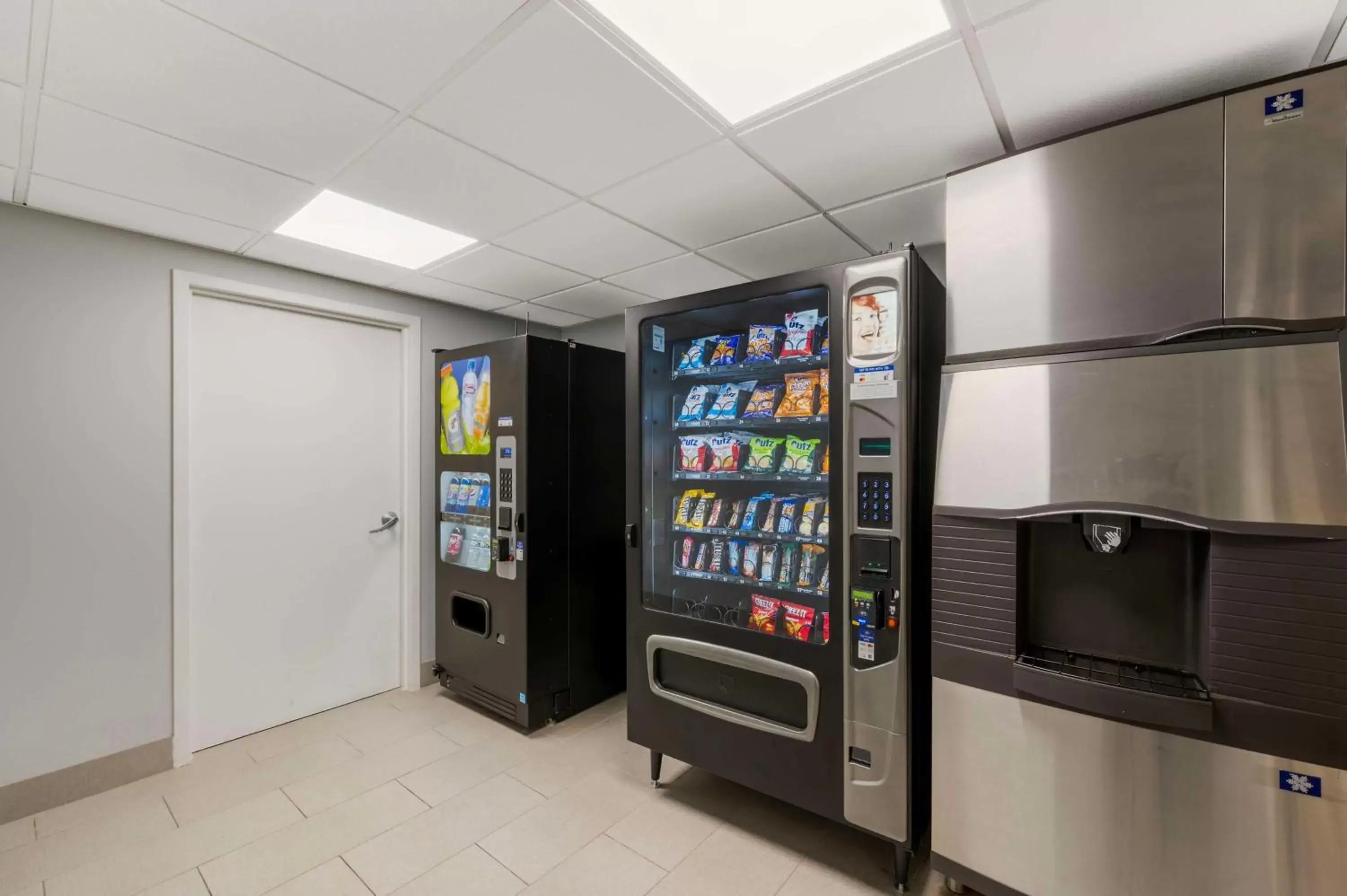 Property building in Best Western Plus Alexandria Fort Belvoir Property building in Best Western Plus Alexandria Fort Belvoir