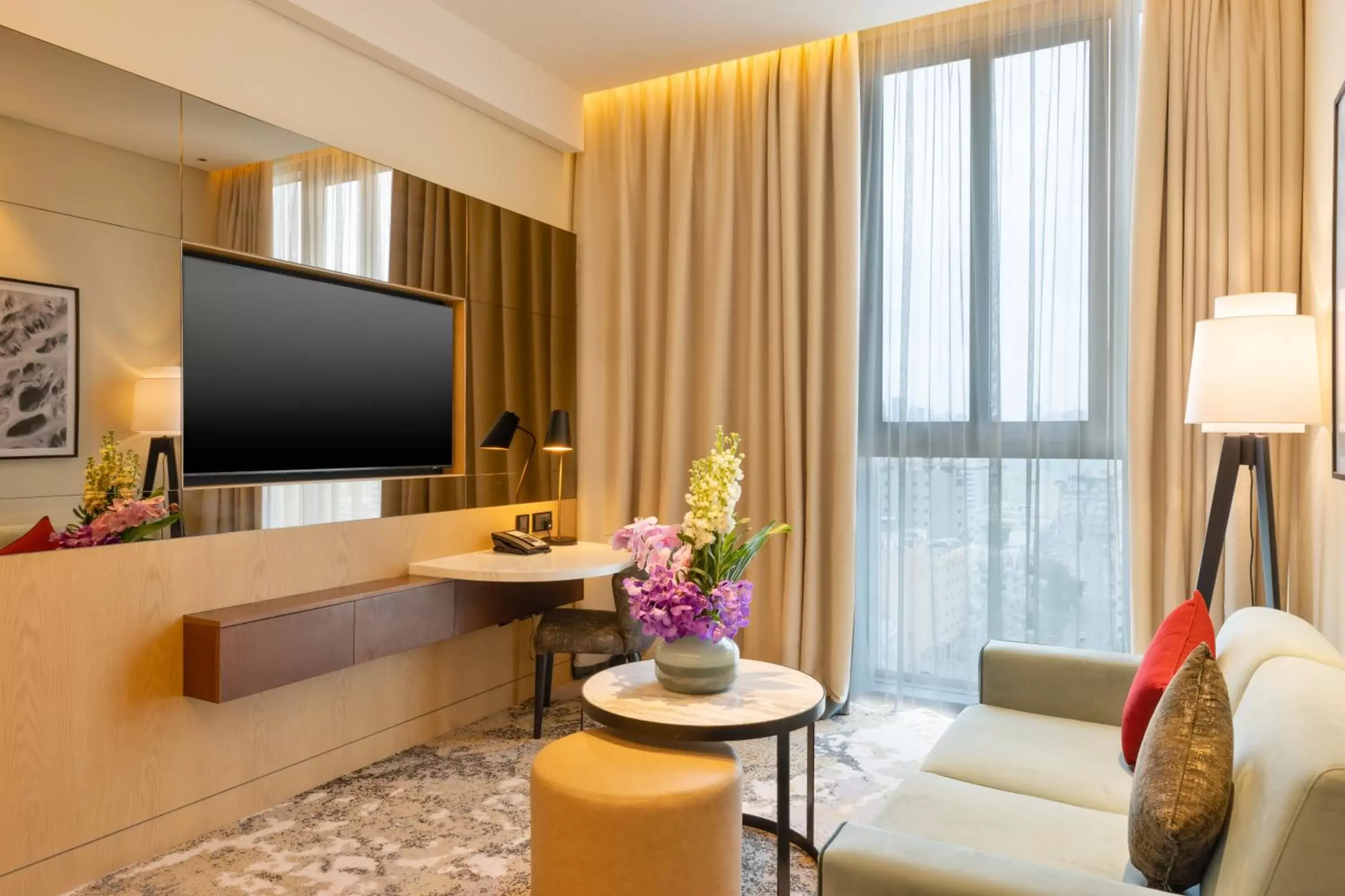 Living room, TV/Entertainment Center in Embassy Suites By Hilton Doha Old Town