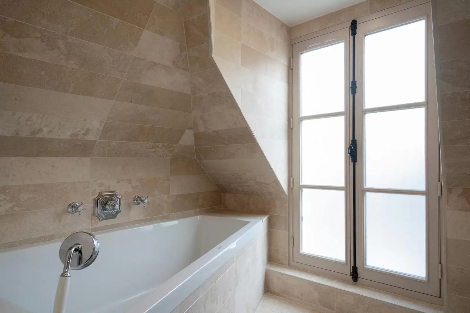 Bathroom in Hotel Saint-Louis en L'Isle - Notre-Dame