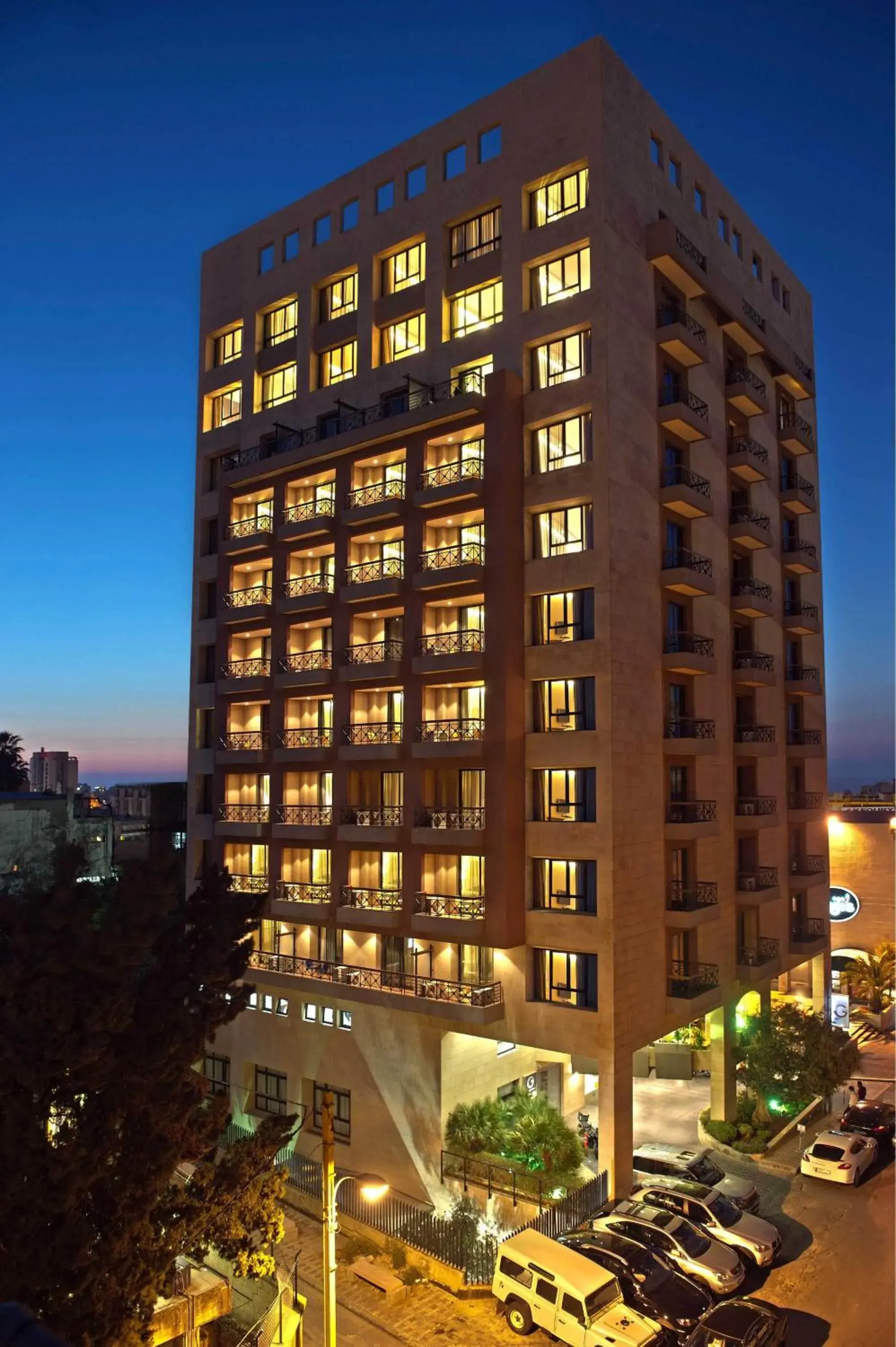 Facade/entrance, Property Building in ParkTower Suites