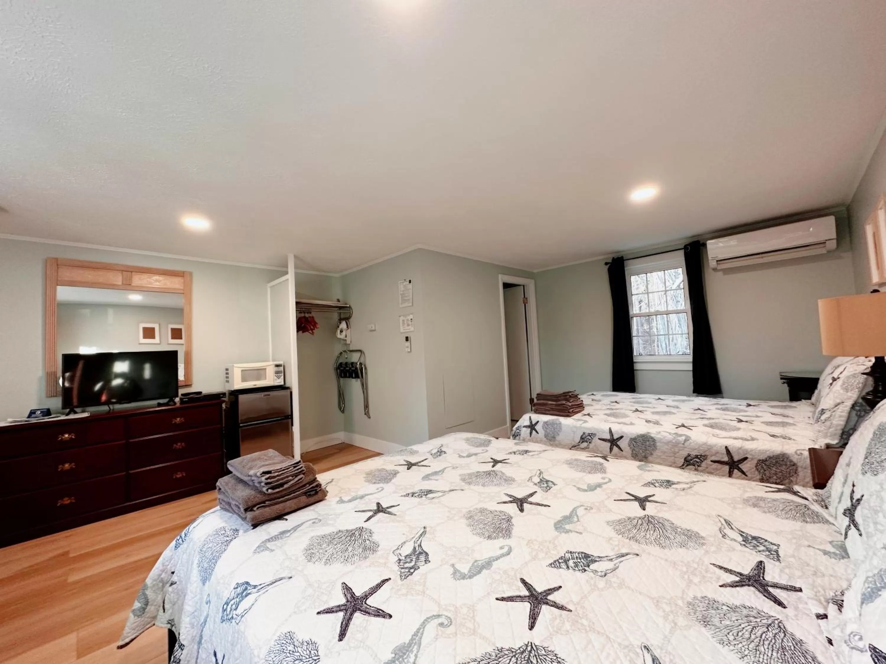 Large Double Room in Sandy Neck Motel