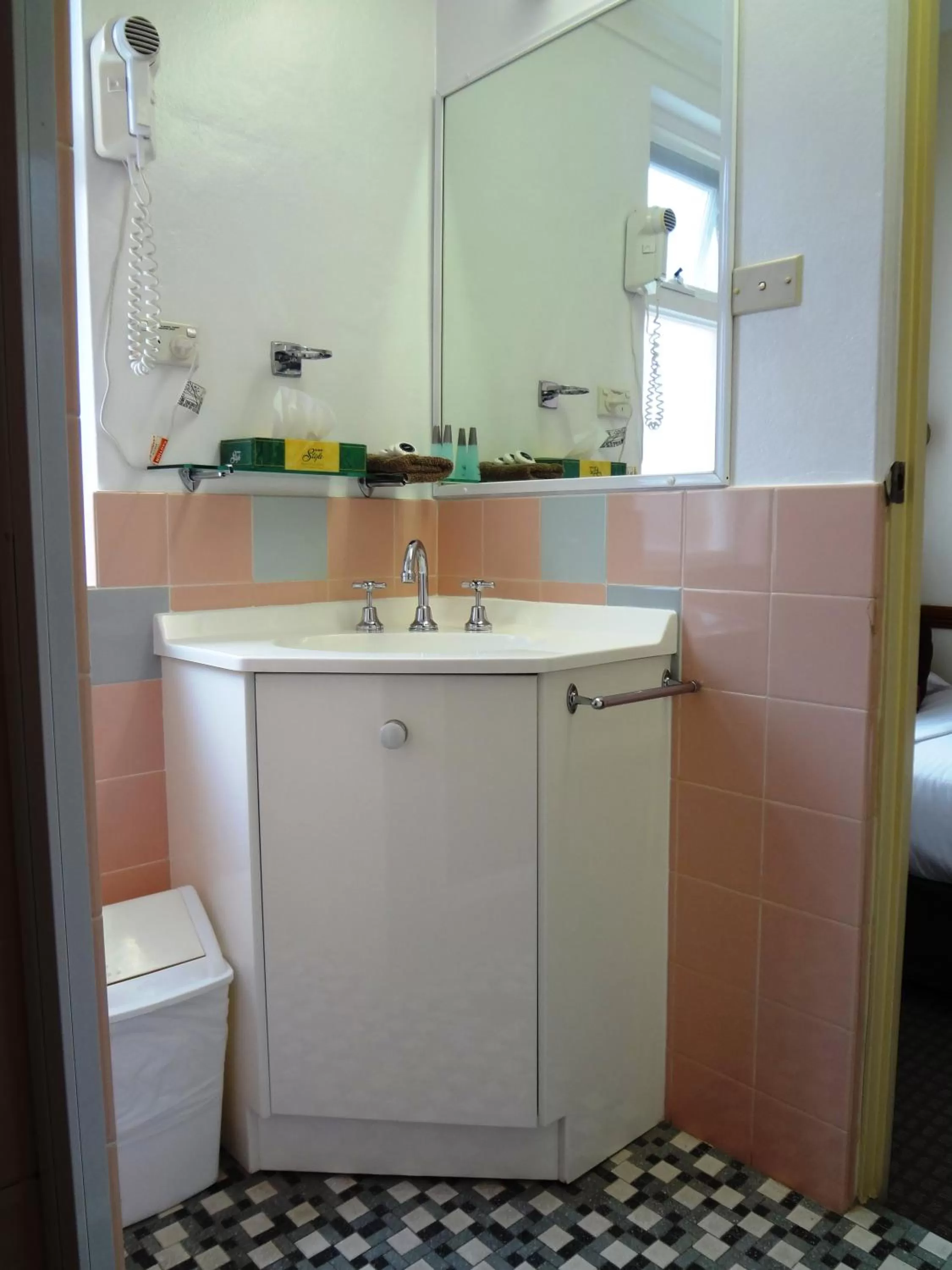 Bathroom in Three Explorers Motel