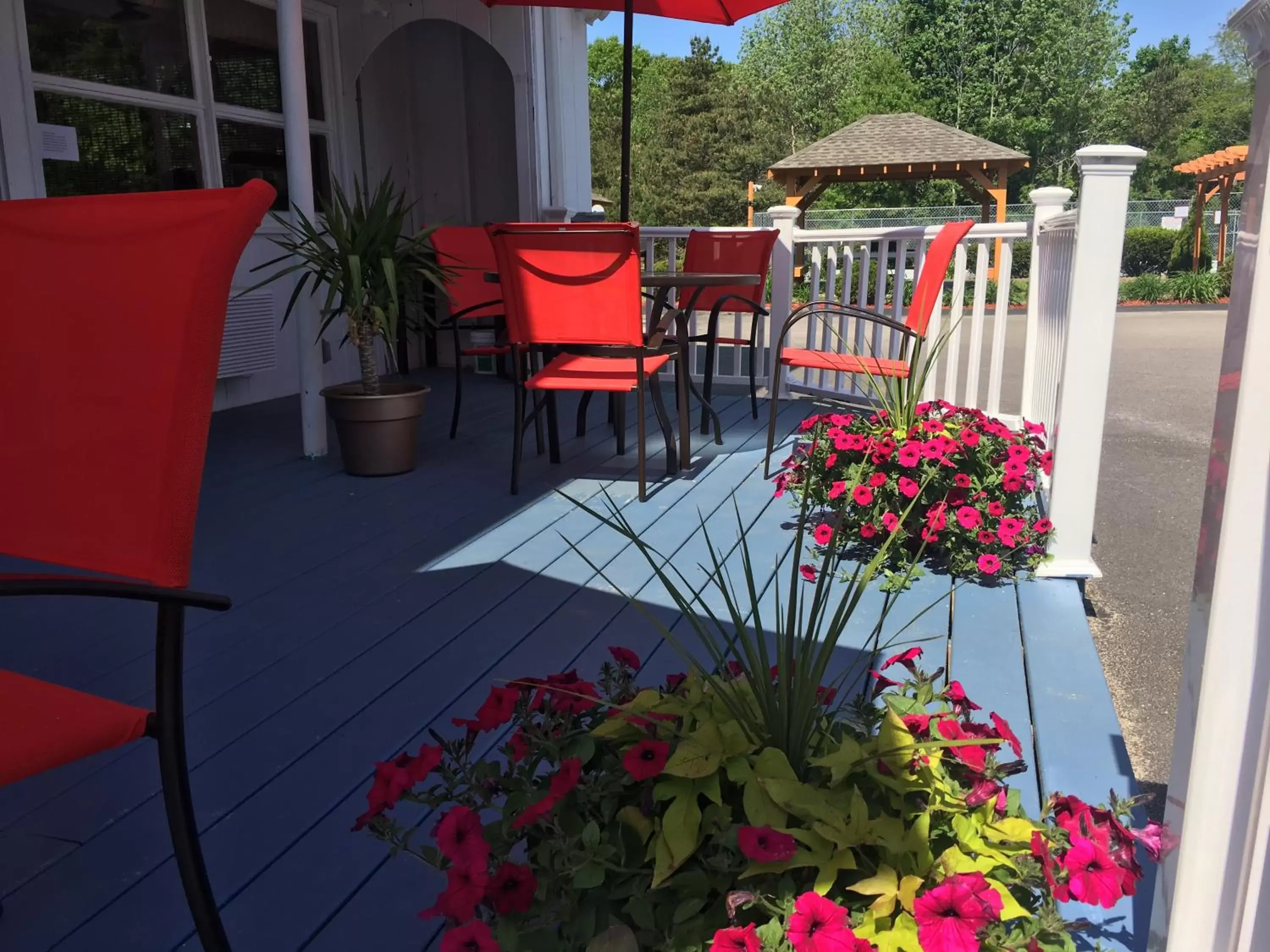 Patio in Aquastar Inn