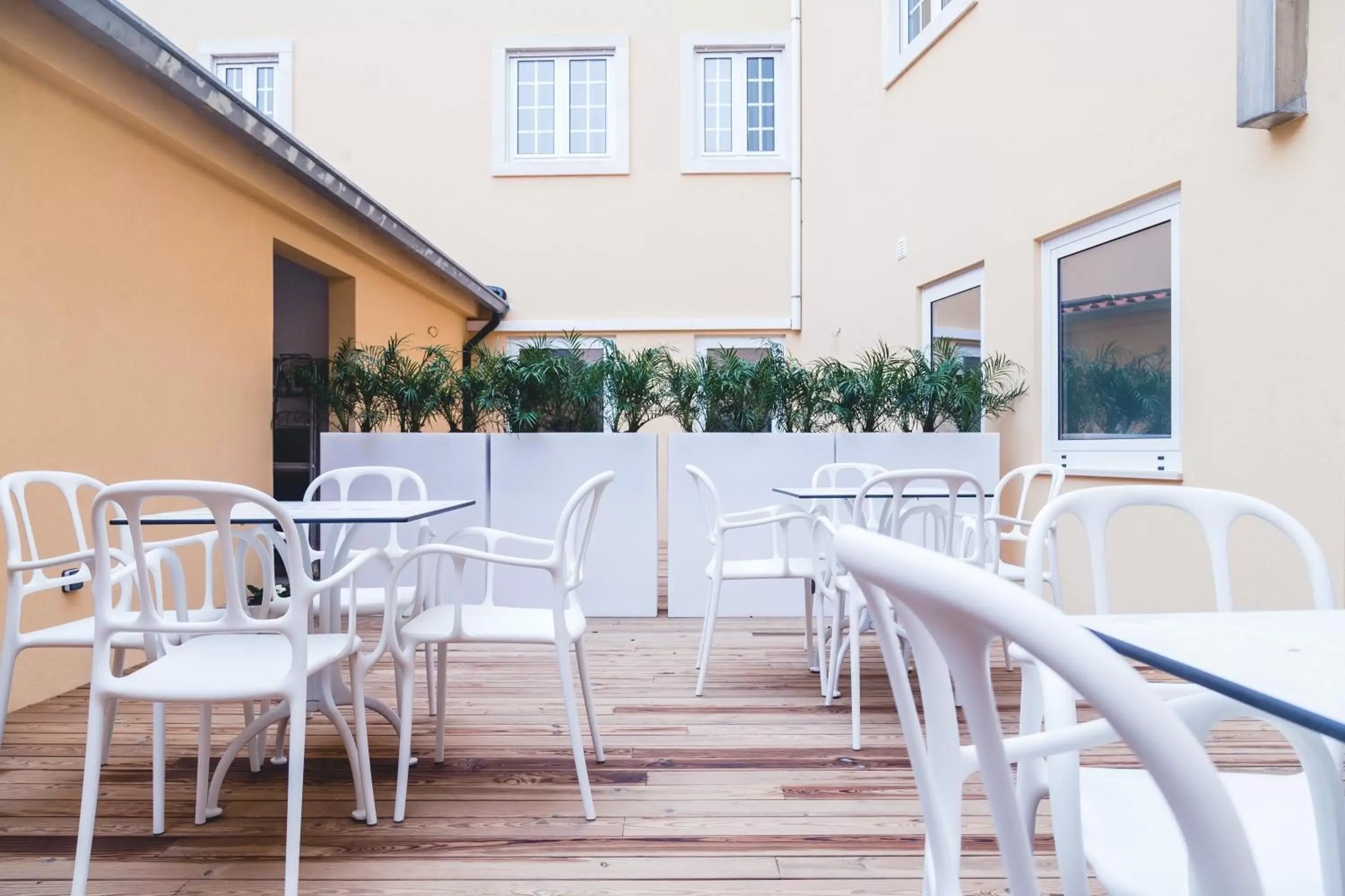 Patio, Restaurant/Places to Eat in Hotel Aveiro Center