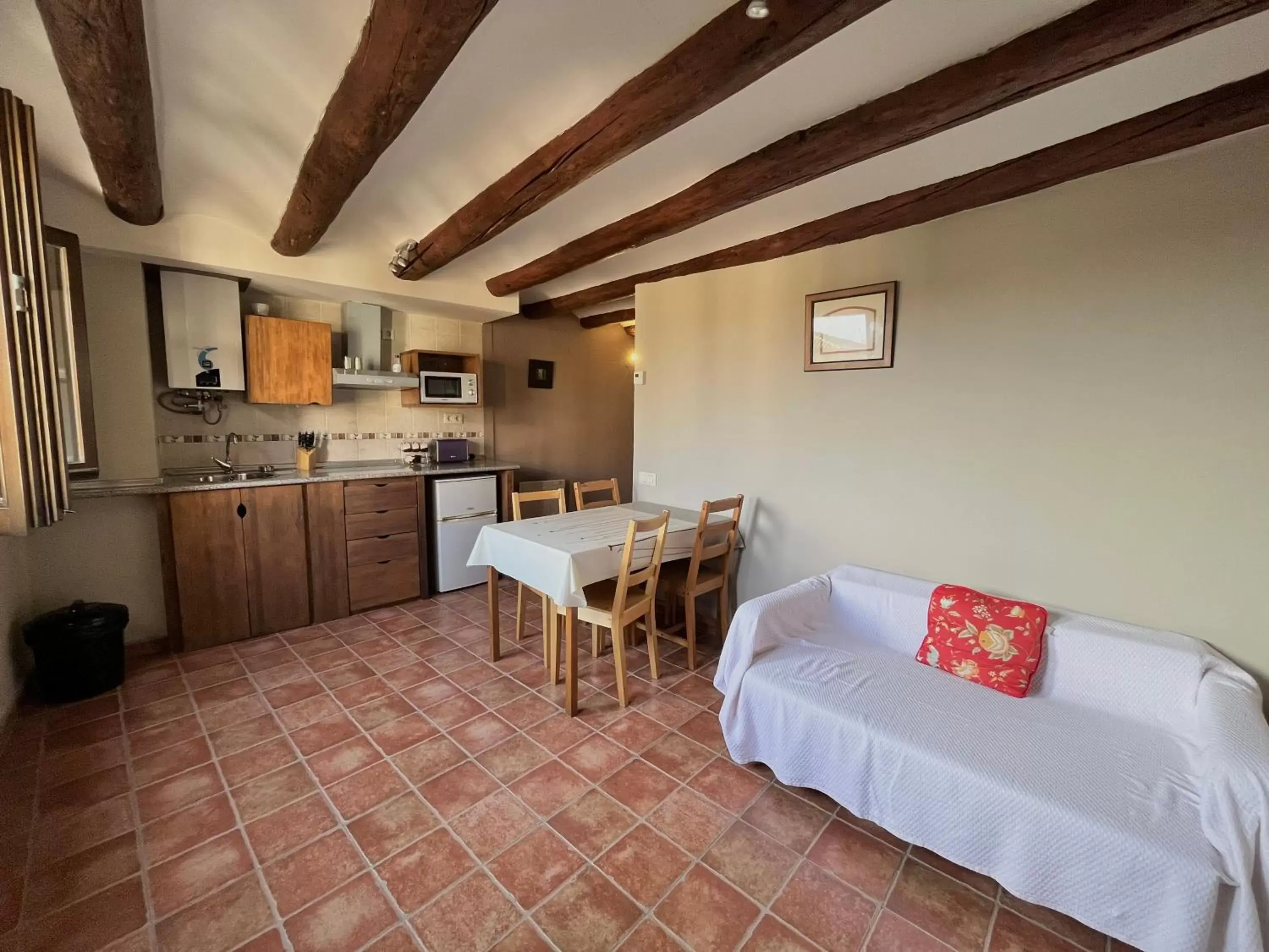 Kitchen or kitchenette, Dining Area in Hotel Palacio del Obispo