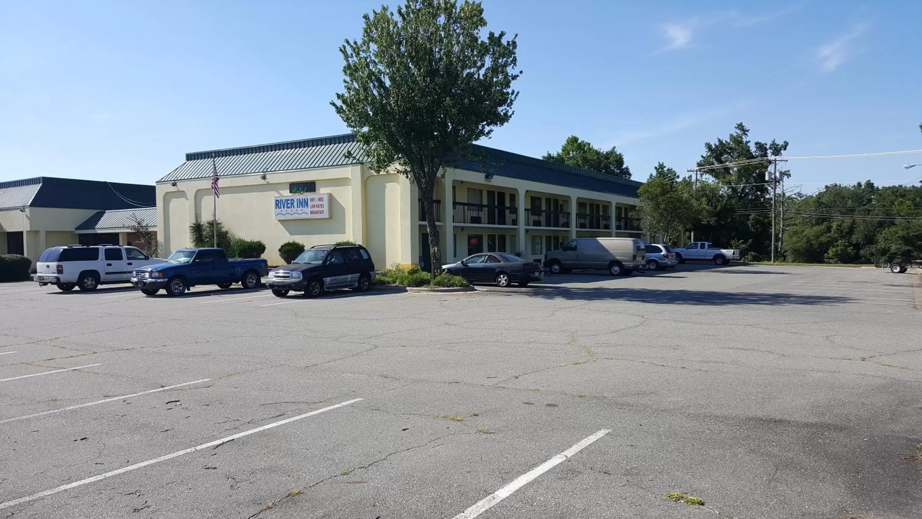 Property building in Red Carpet Inn Kinston Property building in Red Carpet Inn Kinston