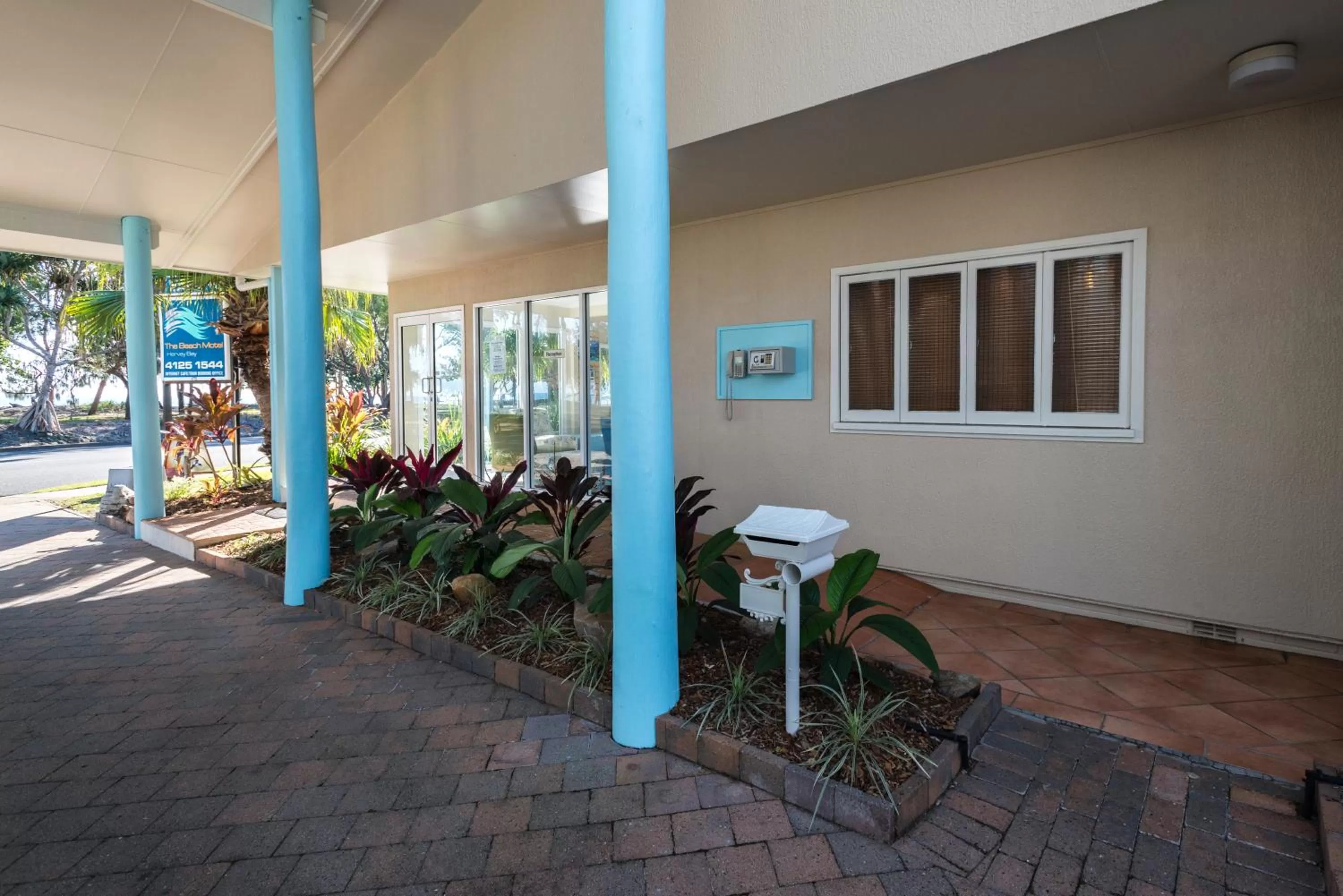 Facade/entrance in The Beach Motel Hervey Bay