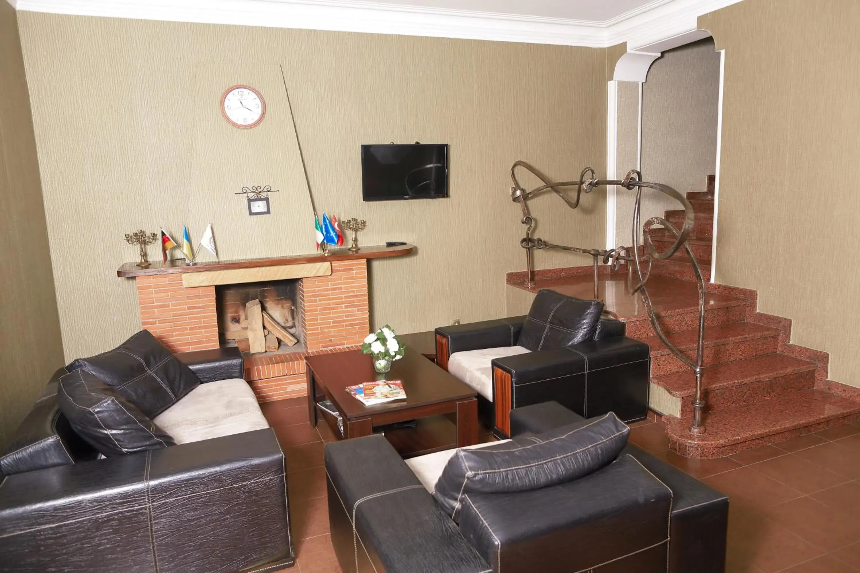 Communal lounge/ TV room in Hotel New Metekhi