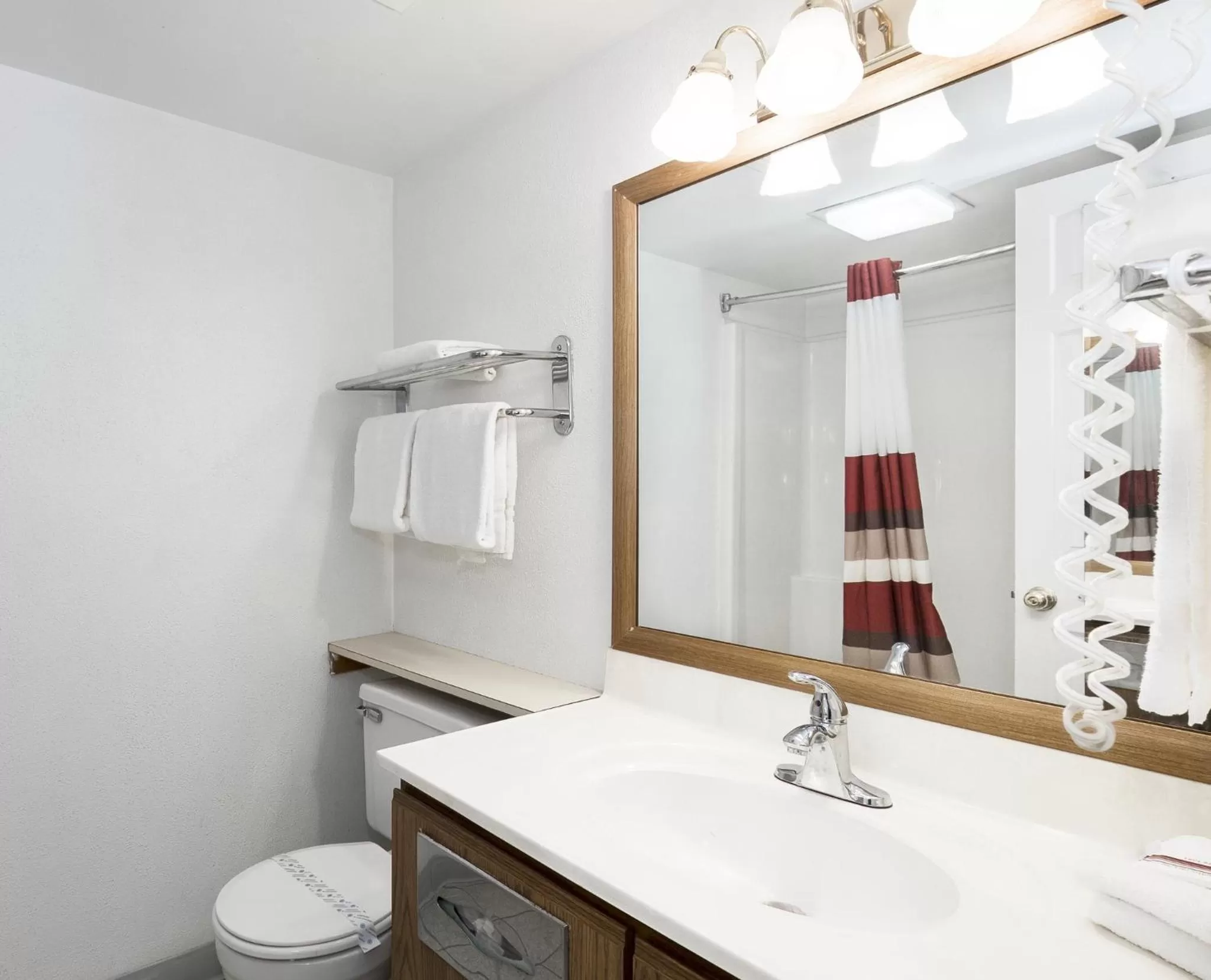 Swimming pool in Red Roof Inn Uhrichsville