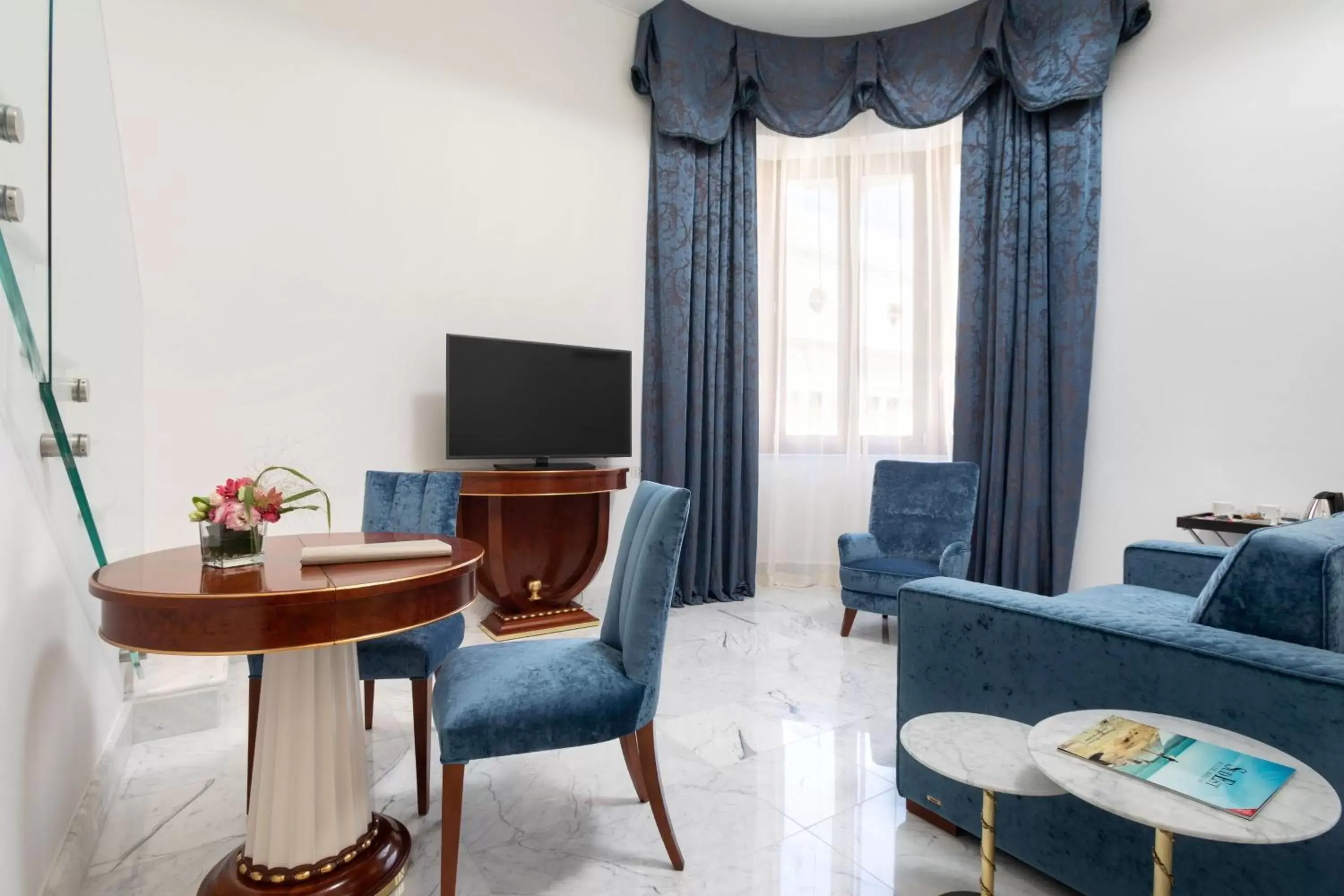 Lounge or bar, TV/Entertainment Center in Ortea Palace Hotel, Sicily, Autograph Collection