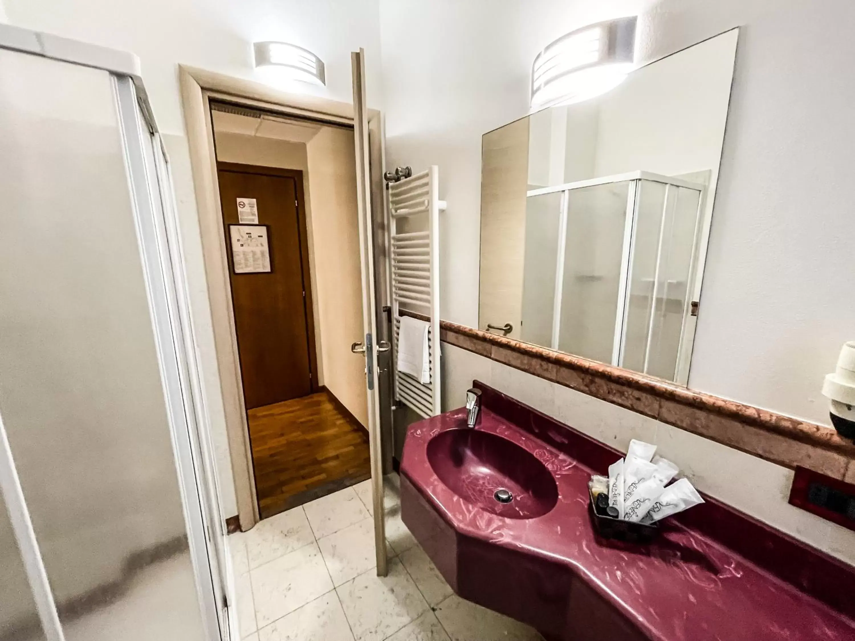 Bathroom in Hotel Elefante