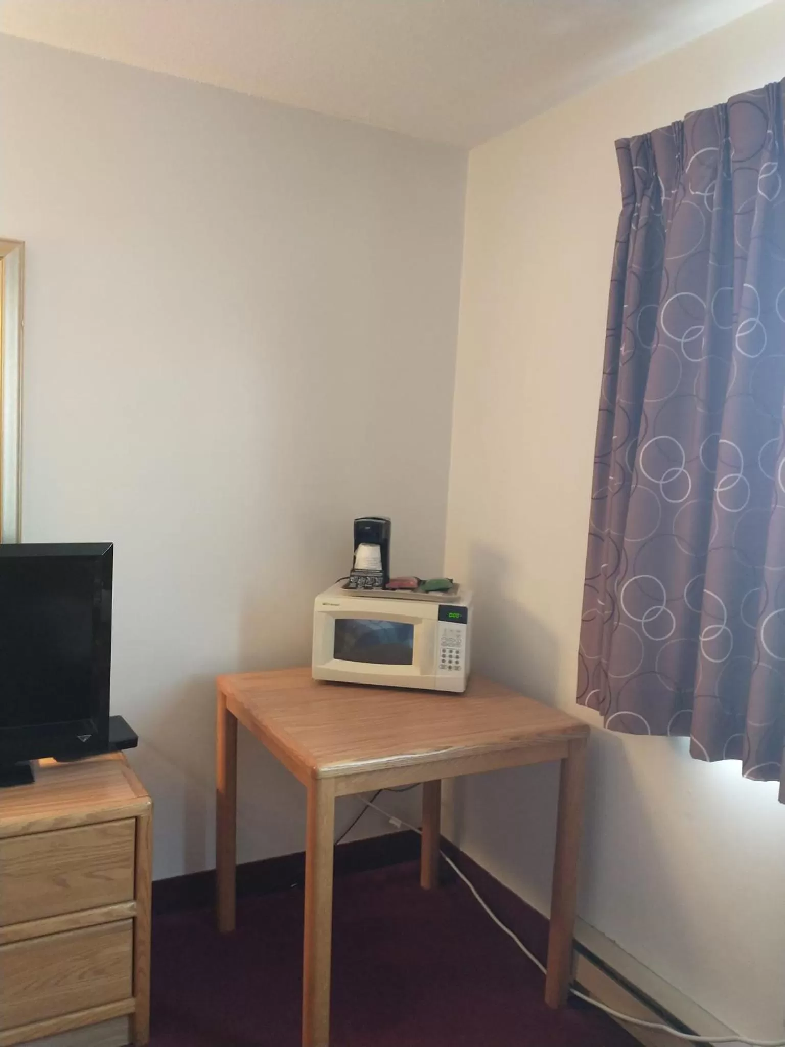 minibar in Sauk River Inn & Suites, a Travelodge by Wyndham