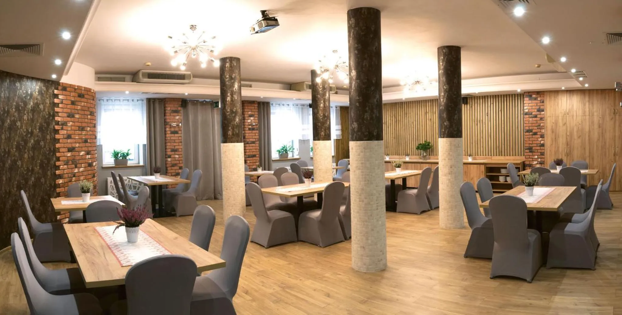 Restaurant/places to eat in Hotel Wilga