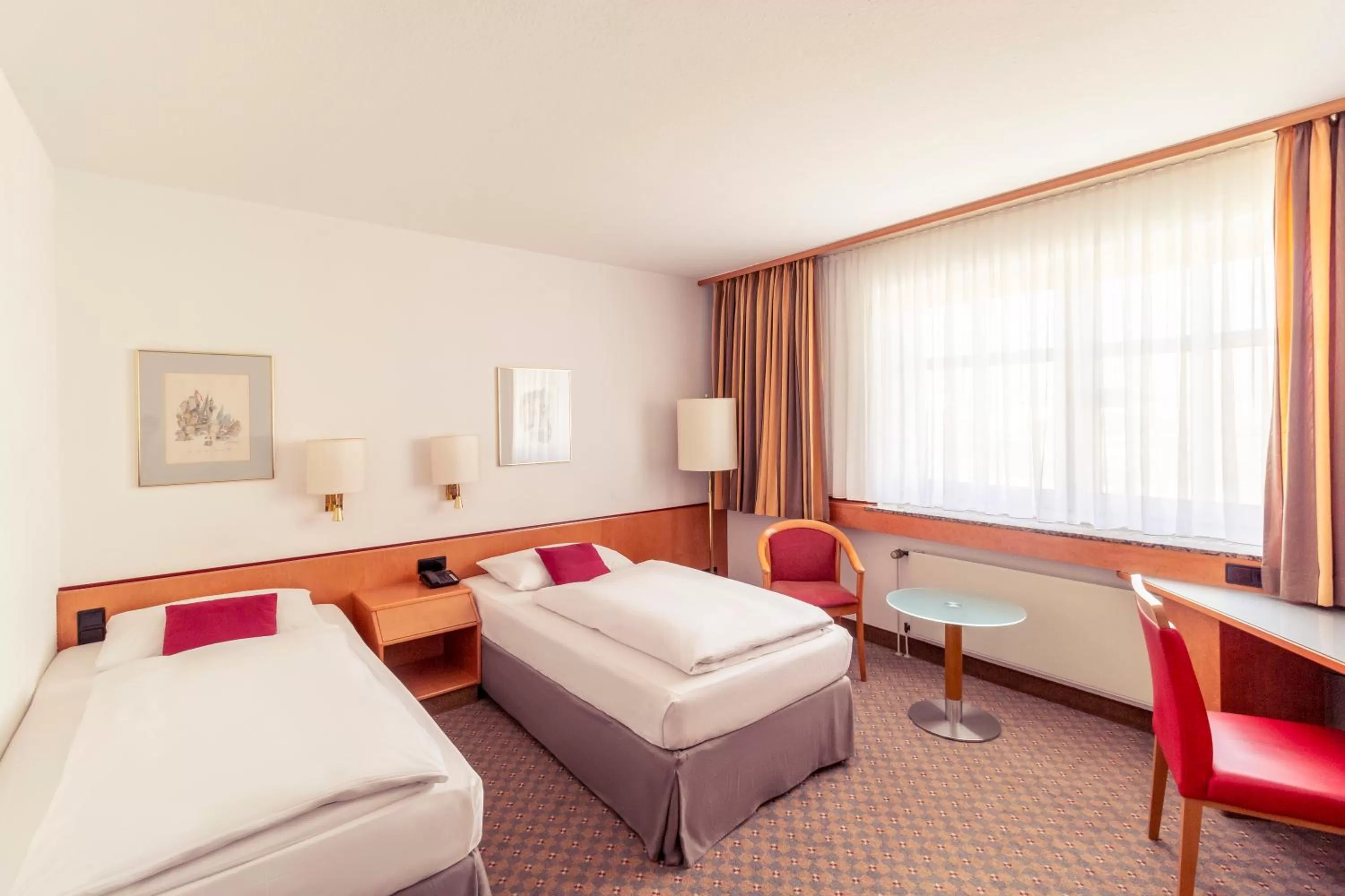 Photo of the whole room, Bed in Mercure Hotel Köln City Friesenstraße