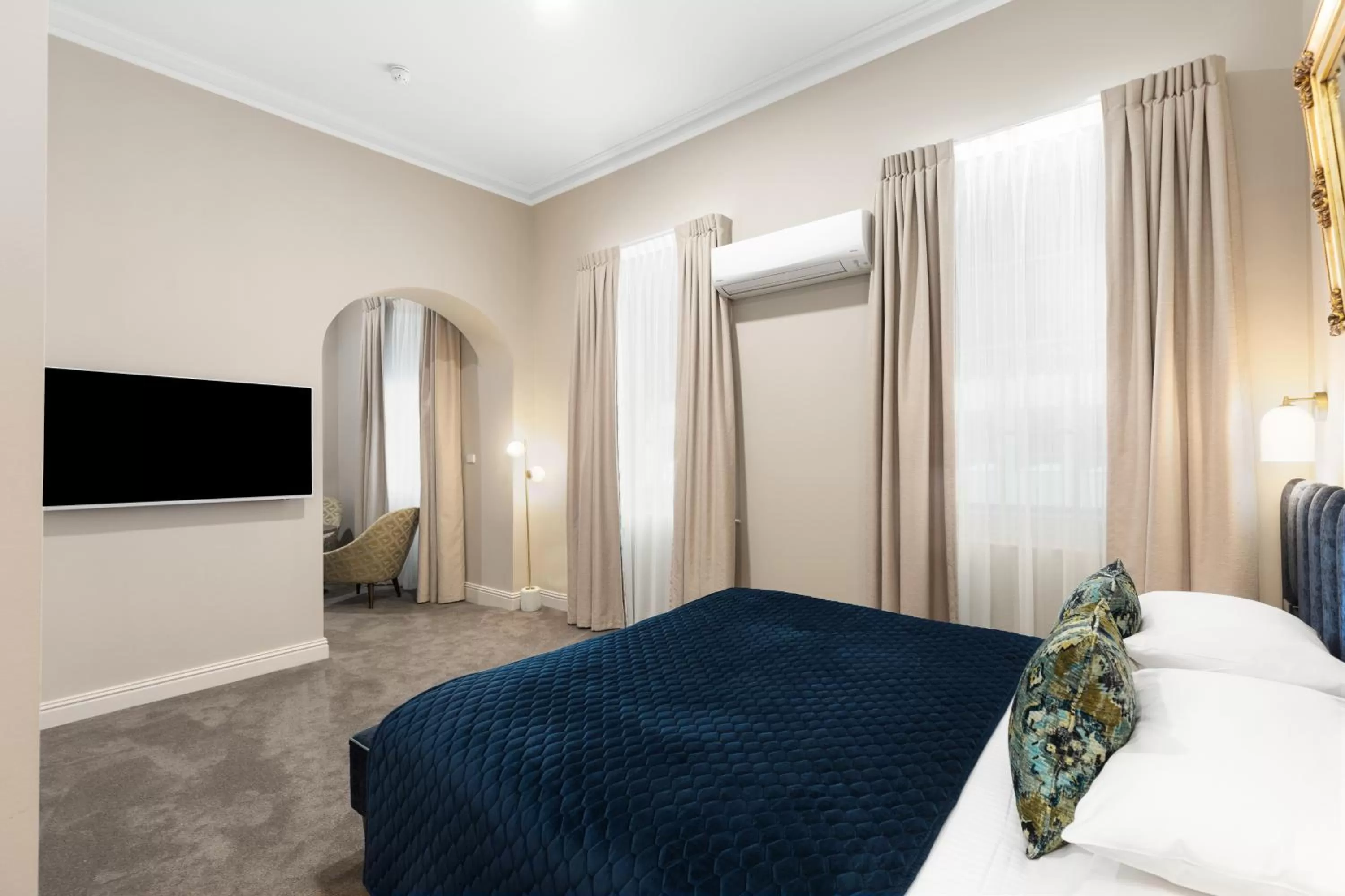 Bed in Mount Gambier Hotel