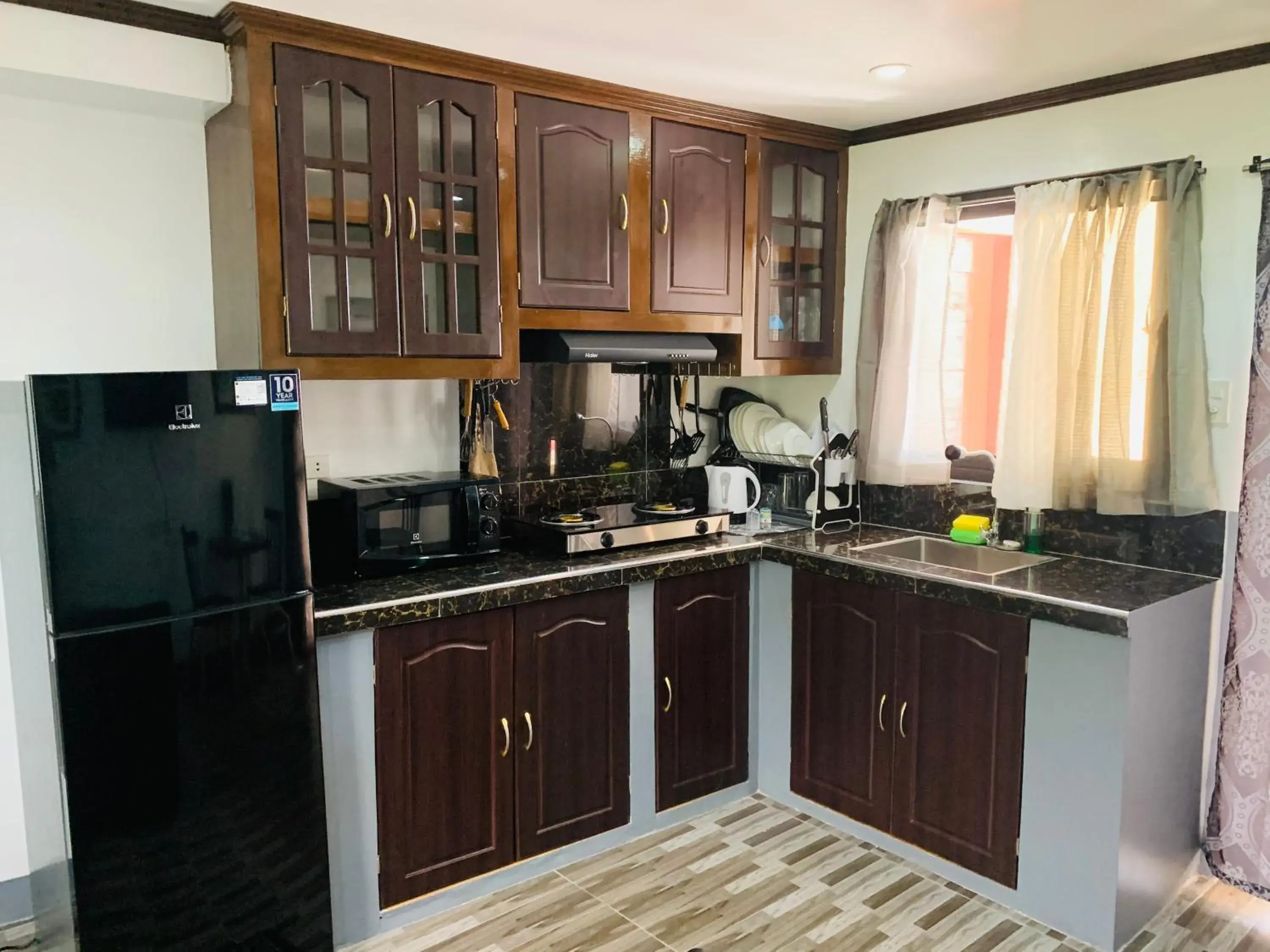 Kitchen or kitchenette, Kitchen/Kitchenette in Badladz Beach and Dive Resort