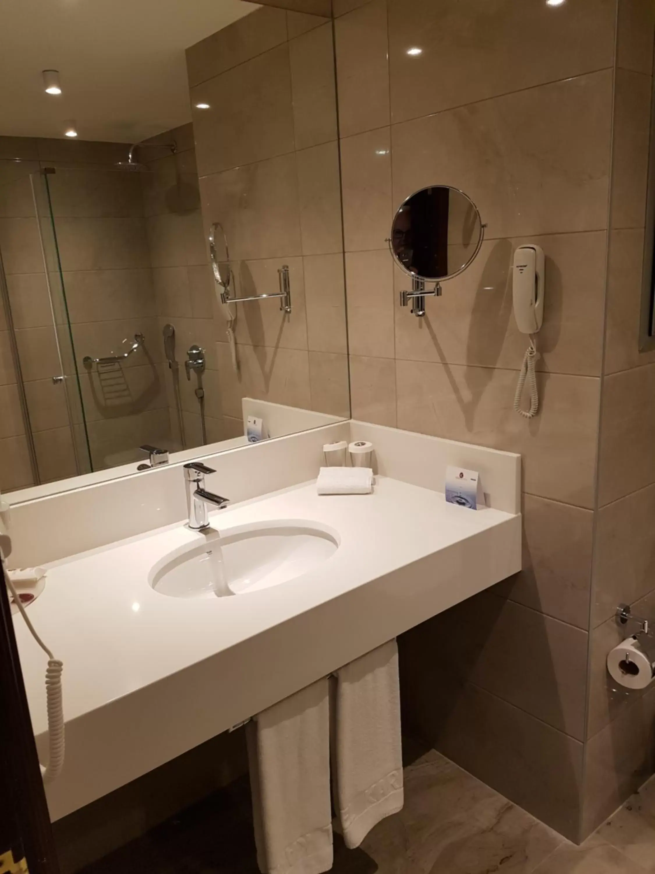 Bathroom in Karaca Hotel