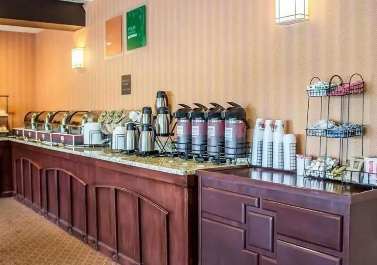 Coffee/tea facilities in Norwood Inn & Suites Columbus