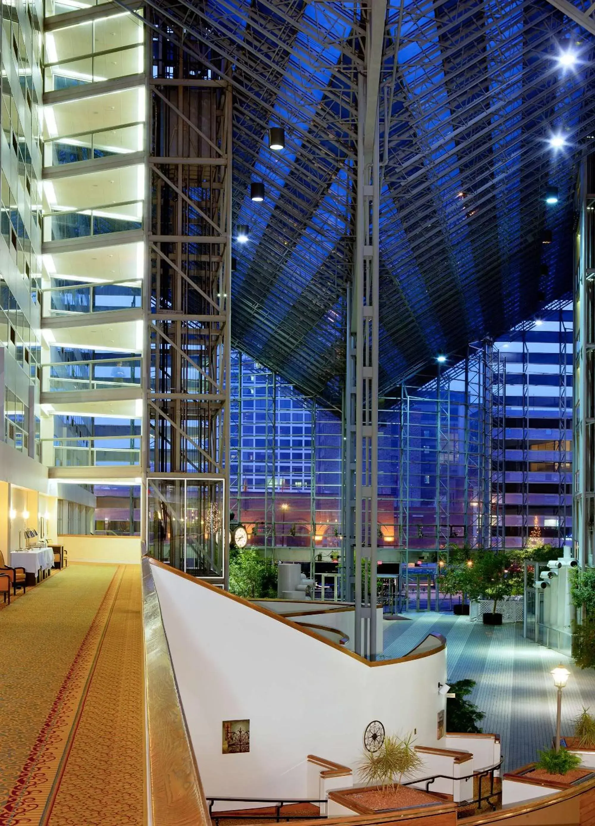 Lobby or reception in DoubleTree by Hilton Hotel South Bend