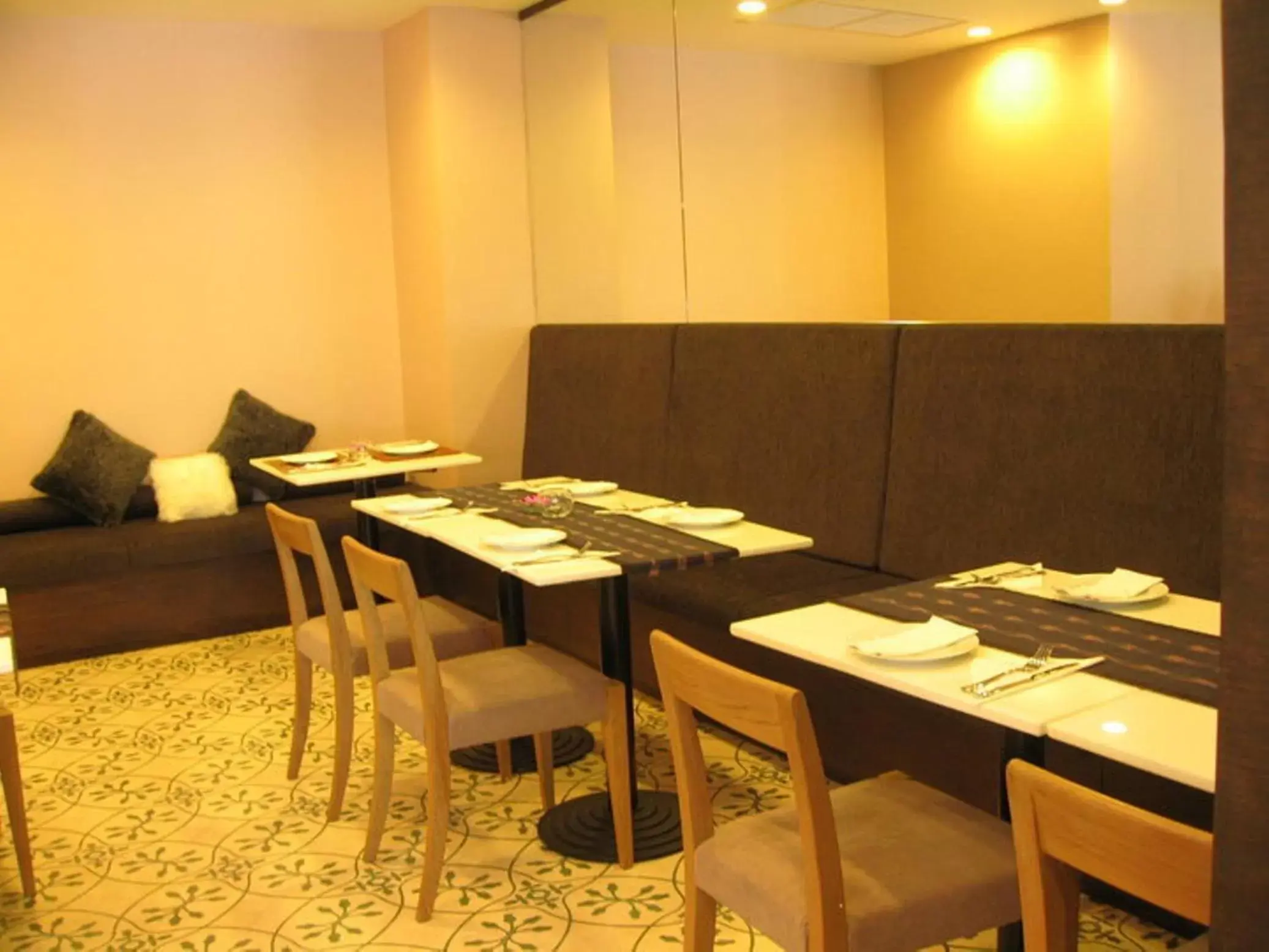 Restaurant/places to eat in Aphrodite Inn Bangkok Restaurant/places to eat in Aphrodite Inn Bangkok