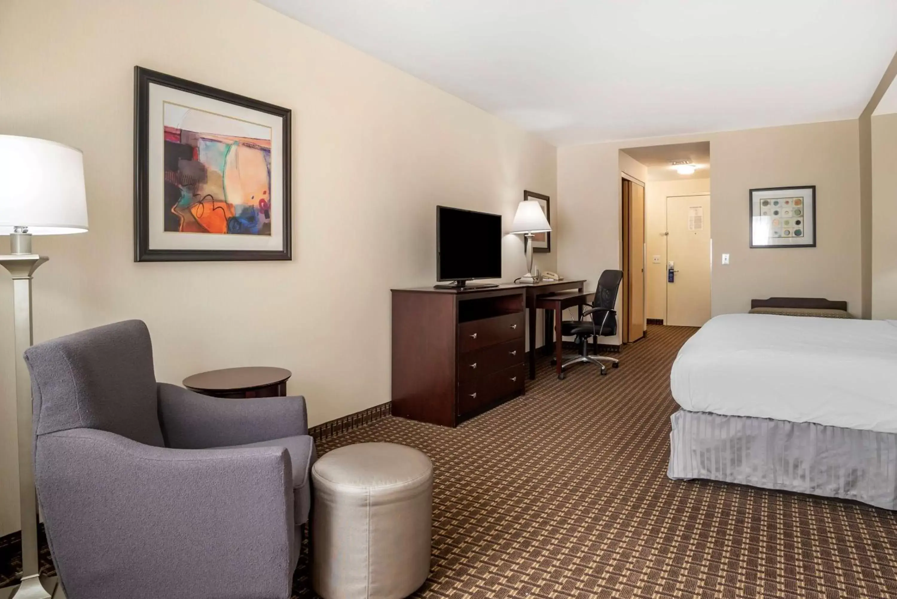 Bedroom in Best Western Plus Philadelphia Airport South - at Widener University