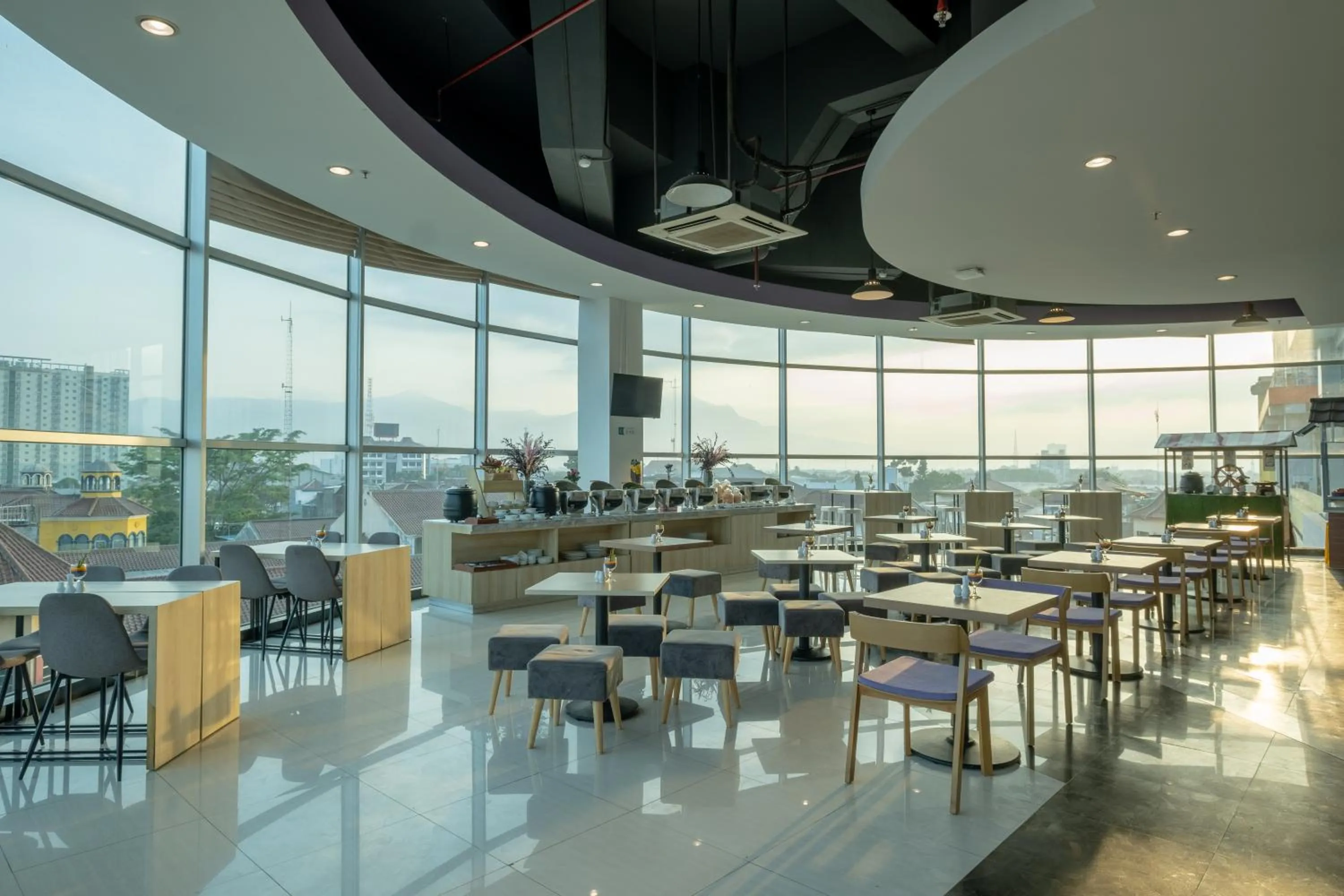 Restaurant/places to eat in Luminor Hotel Metro Indah Bandung - Free Breakfast - Free Exclusive Gym - Free Aesthetic Afternoon Tea or Coffee