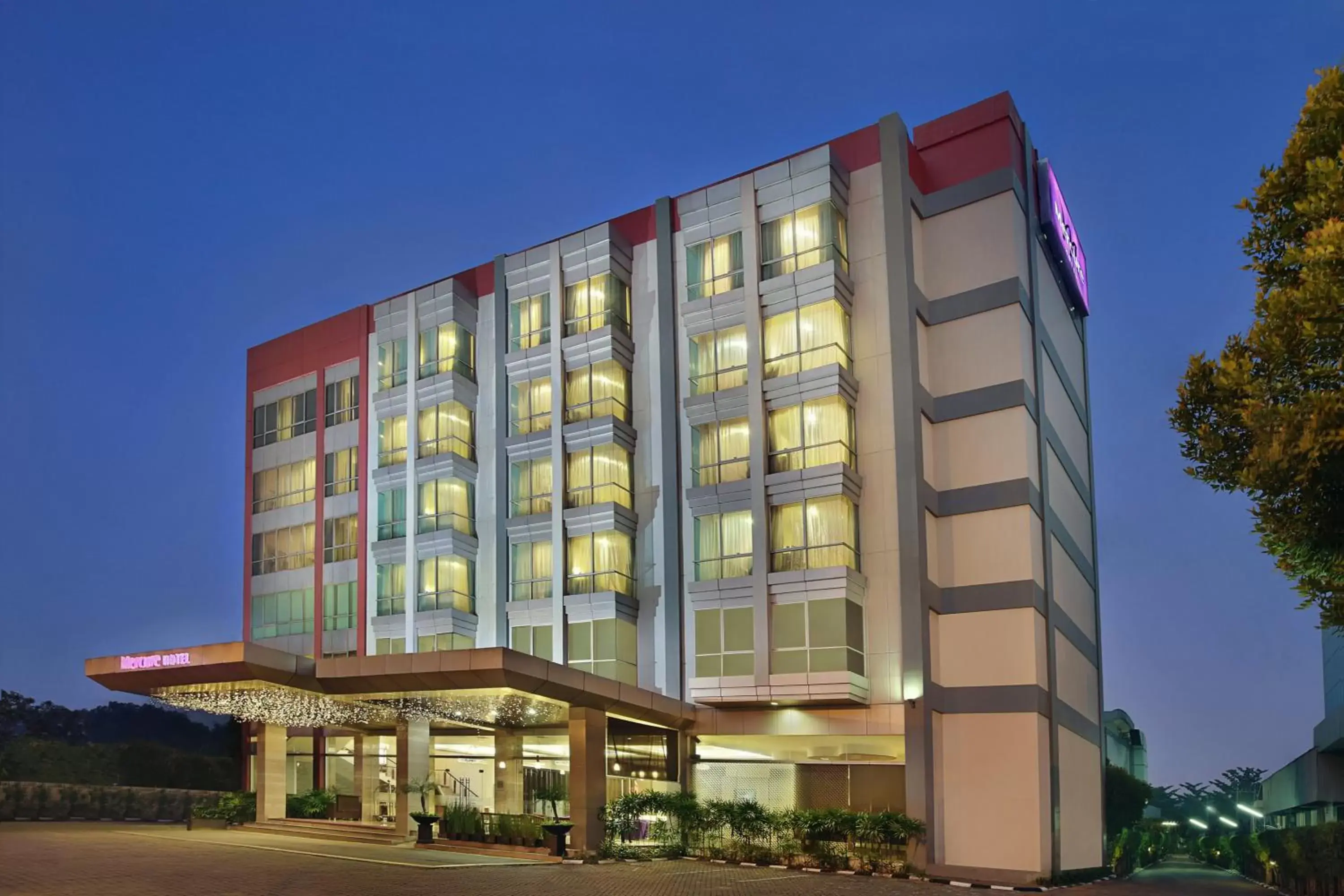 Facade/entrance, Property Building in Mercure Pontianak City Center