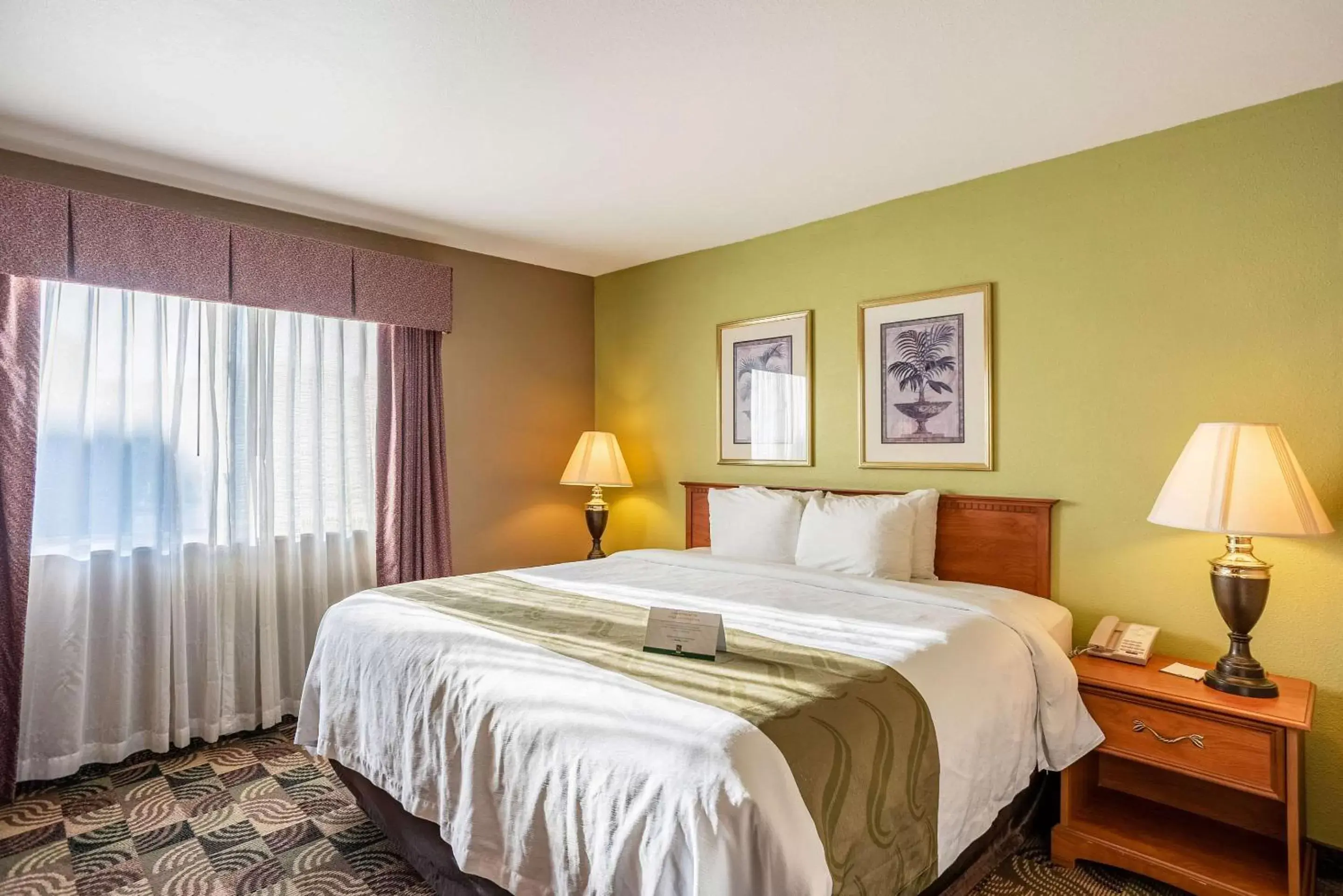 Bedroom, Bed in Quality Inn & Suites Hannibal