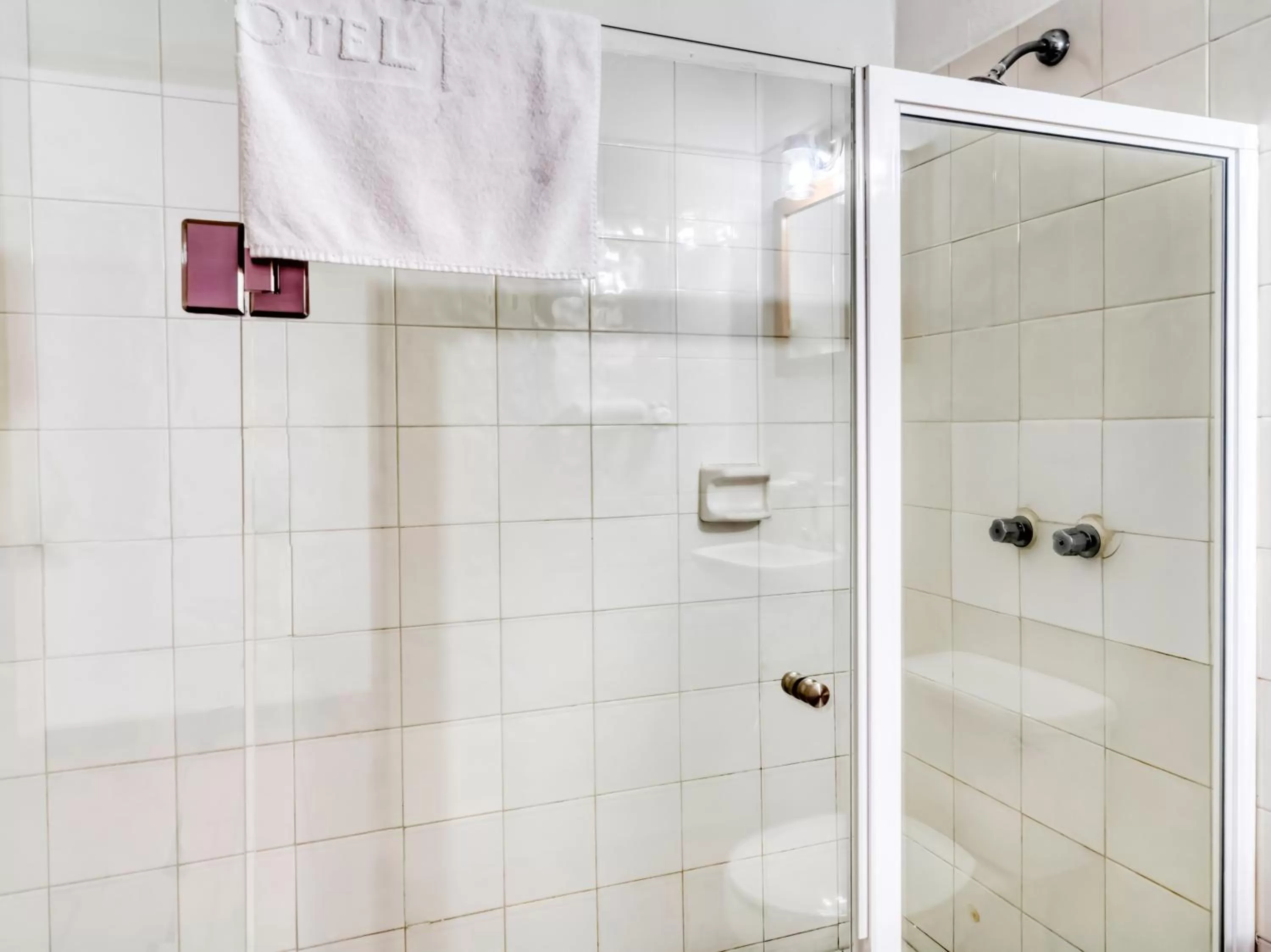 Bathroom in Hotel Arana