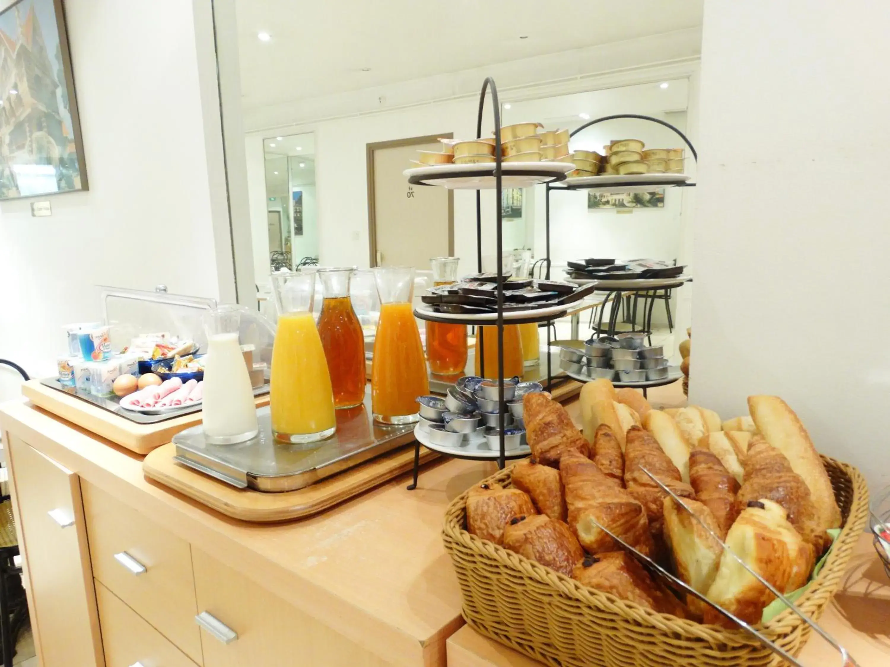 Food, Breakfast in Hotel Ours Blanc - Place Victor Hugo